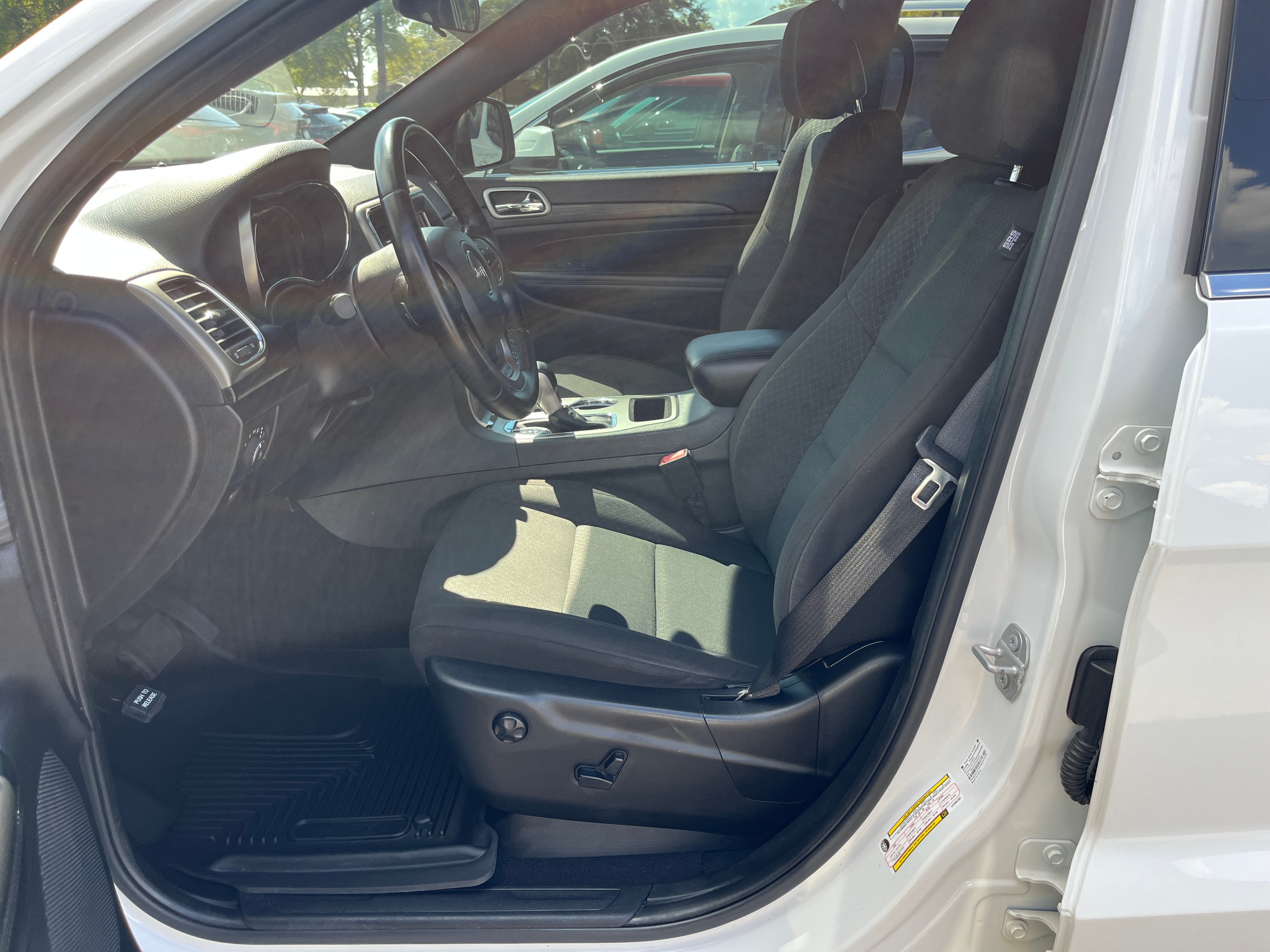 2020 Jeep Grand Cherokee Laredo E