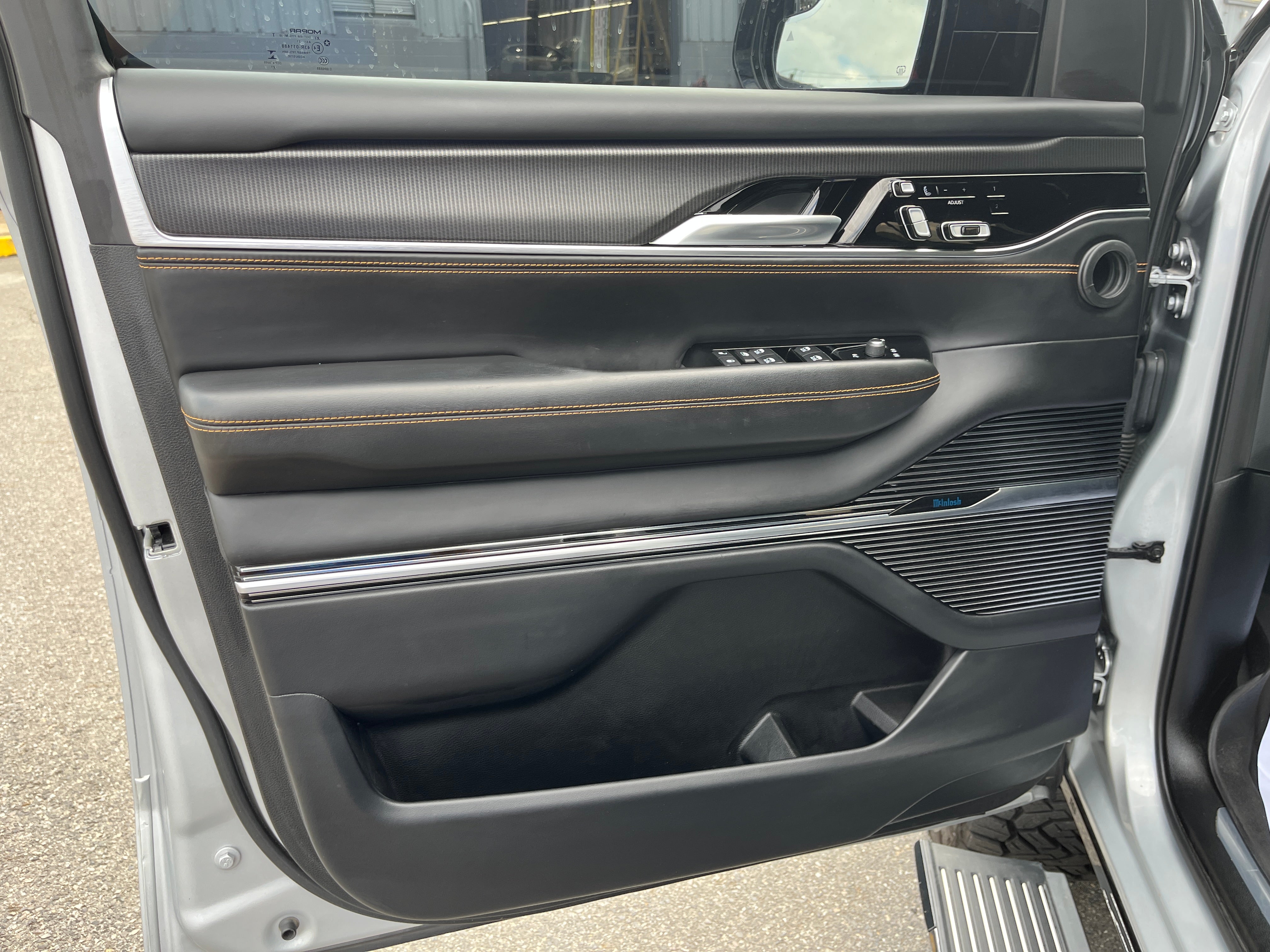 2023 Jeep Grand Wagoneer Series III Obsidian