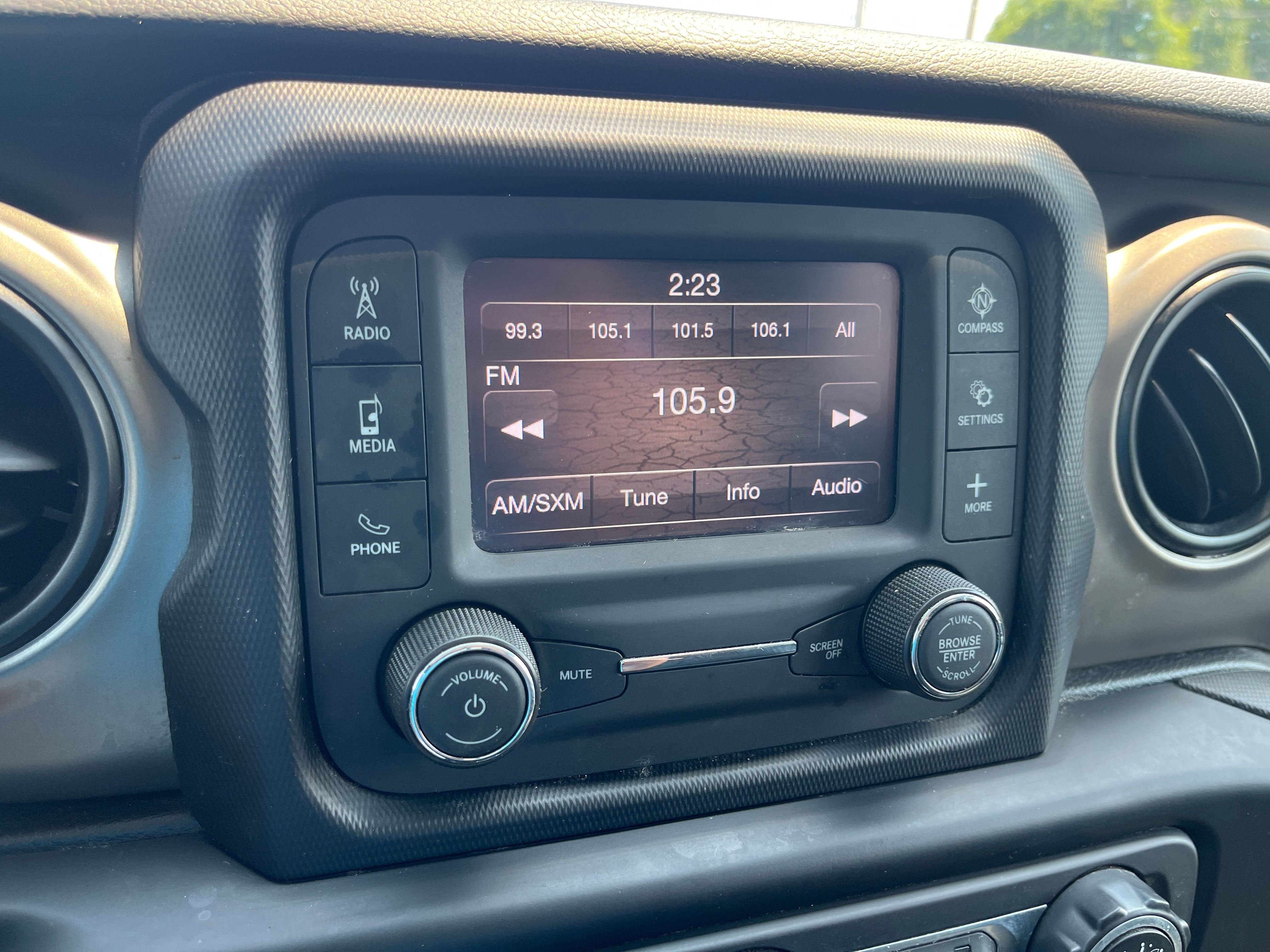 2021 Jeep Gladiator Willys Sport
