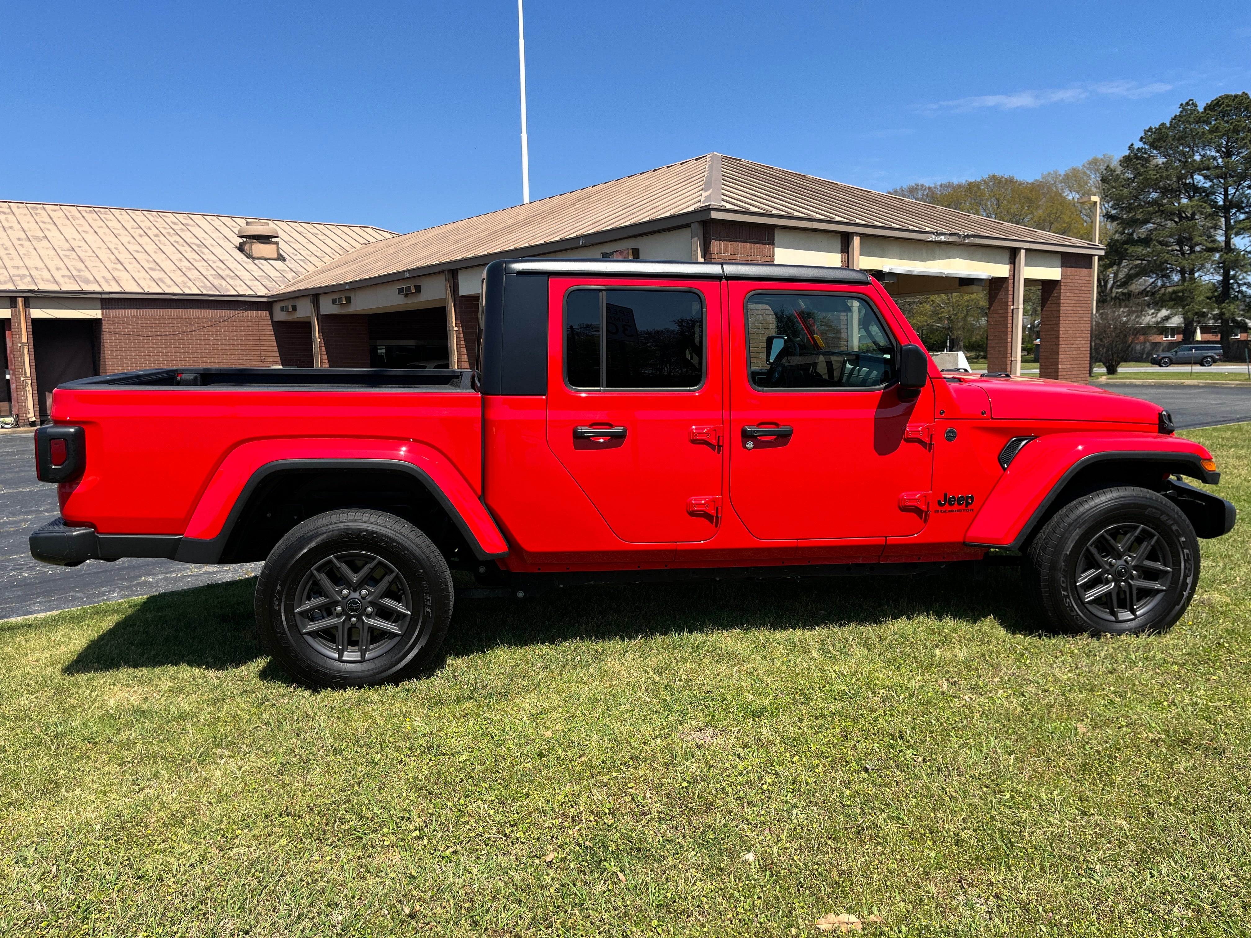2025 Jeep Gladiator Sport S