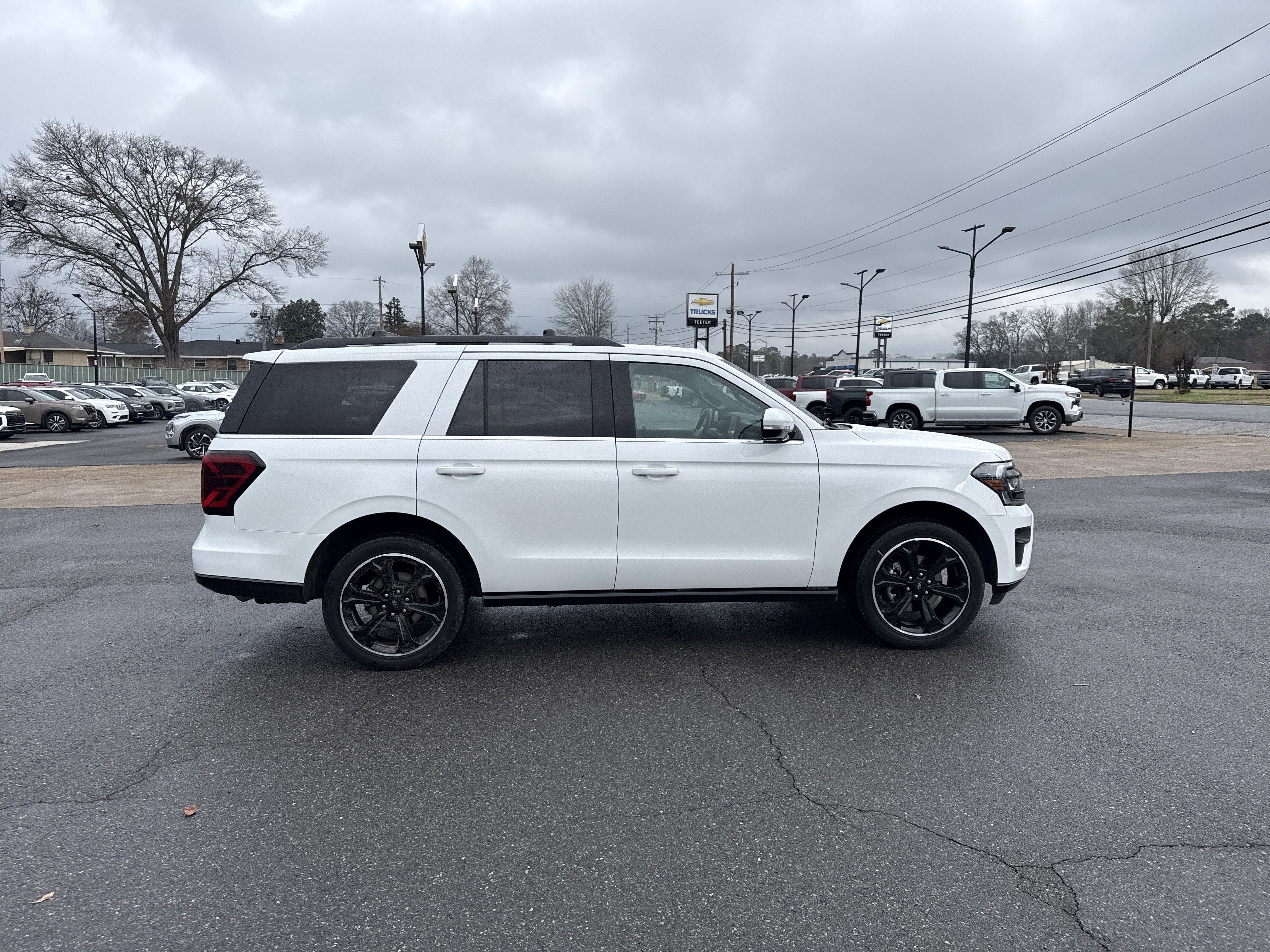 2024 Ford Expedition Base