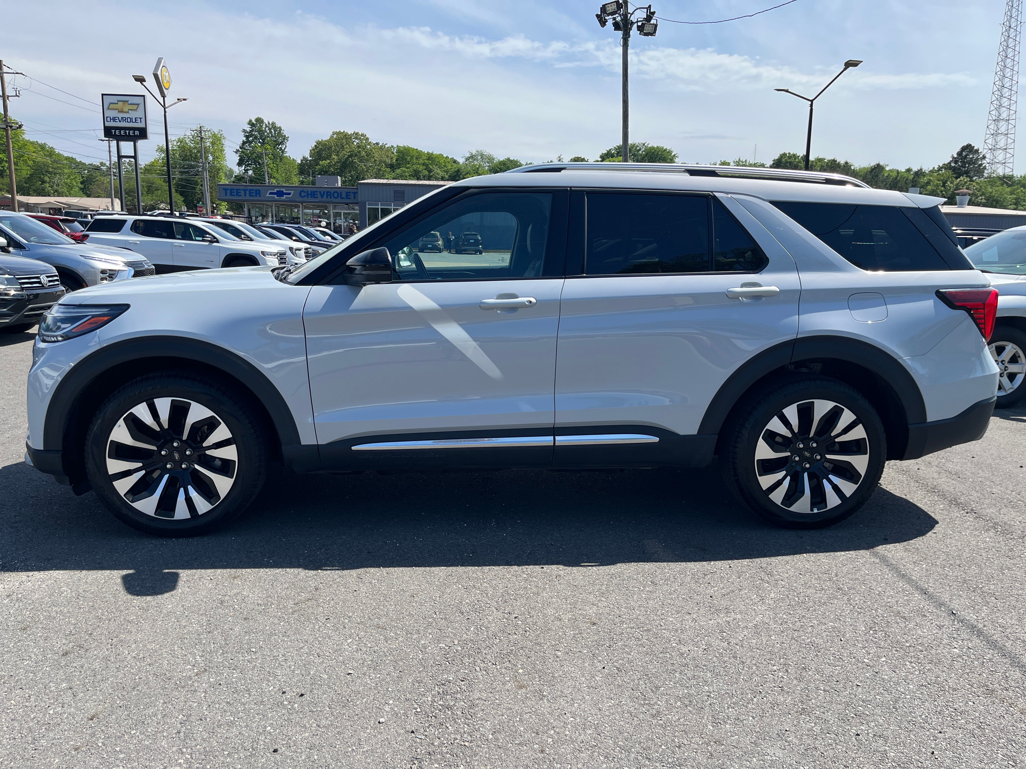 2025 Ford Explorer Platinum