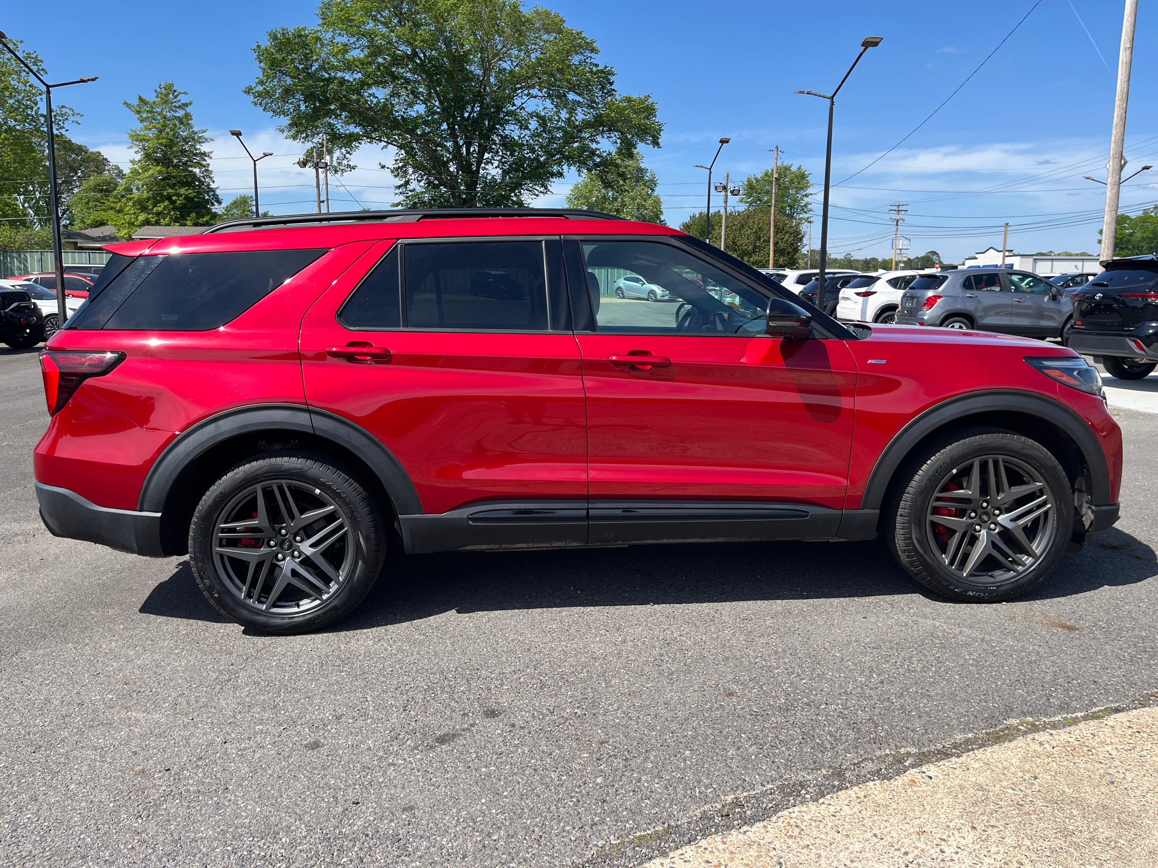 2025 Ford Explorer ST-Line