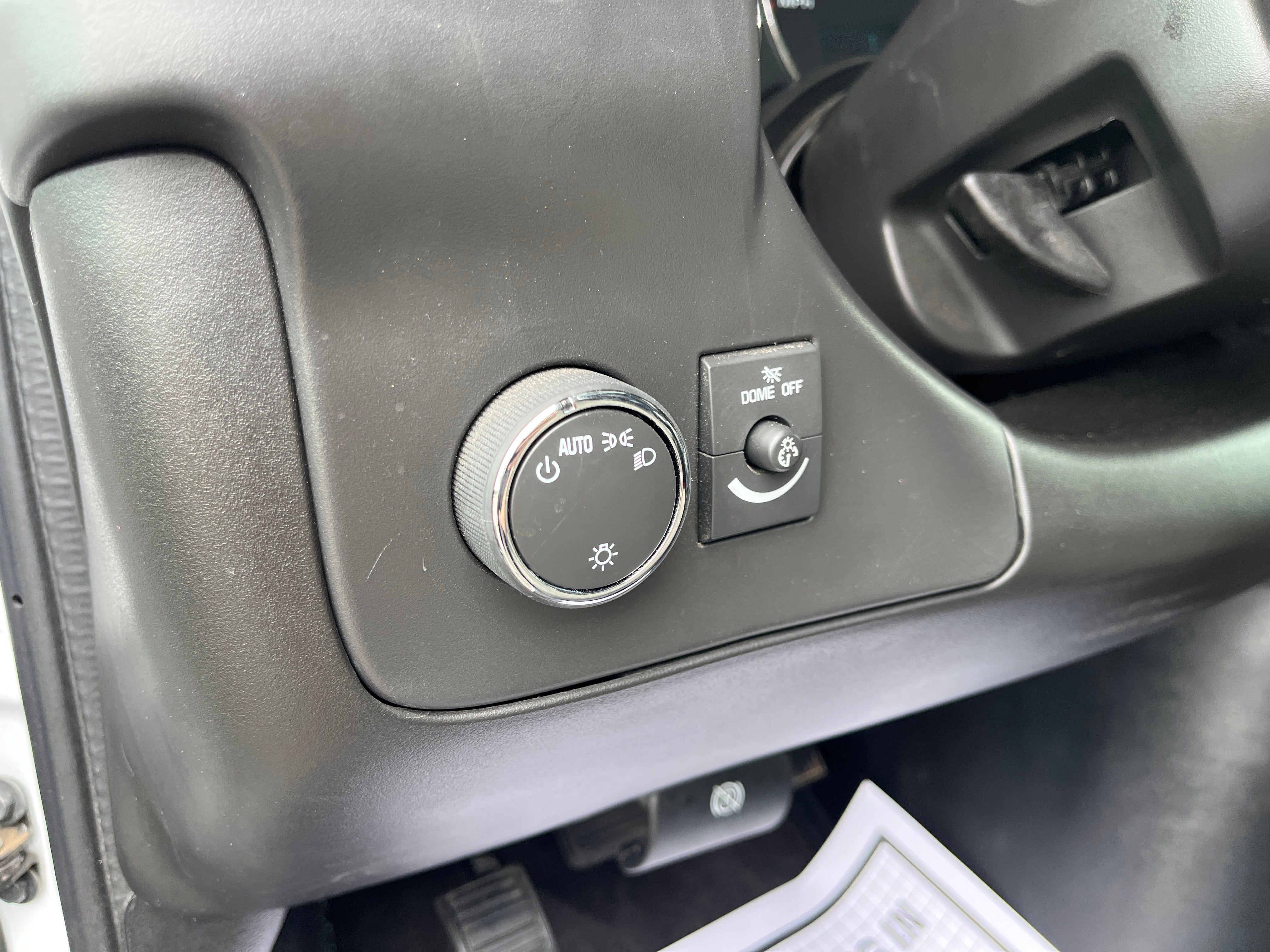 2025 Chevrolet Express Passenger 1LS