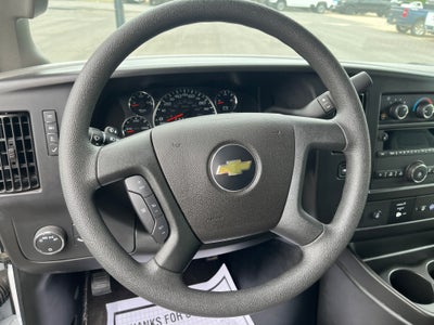 2025 Chevrolet Express Passenger 1LS