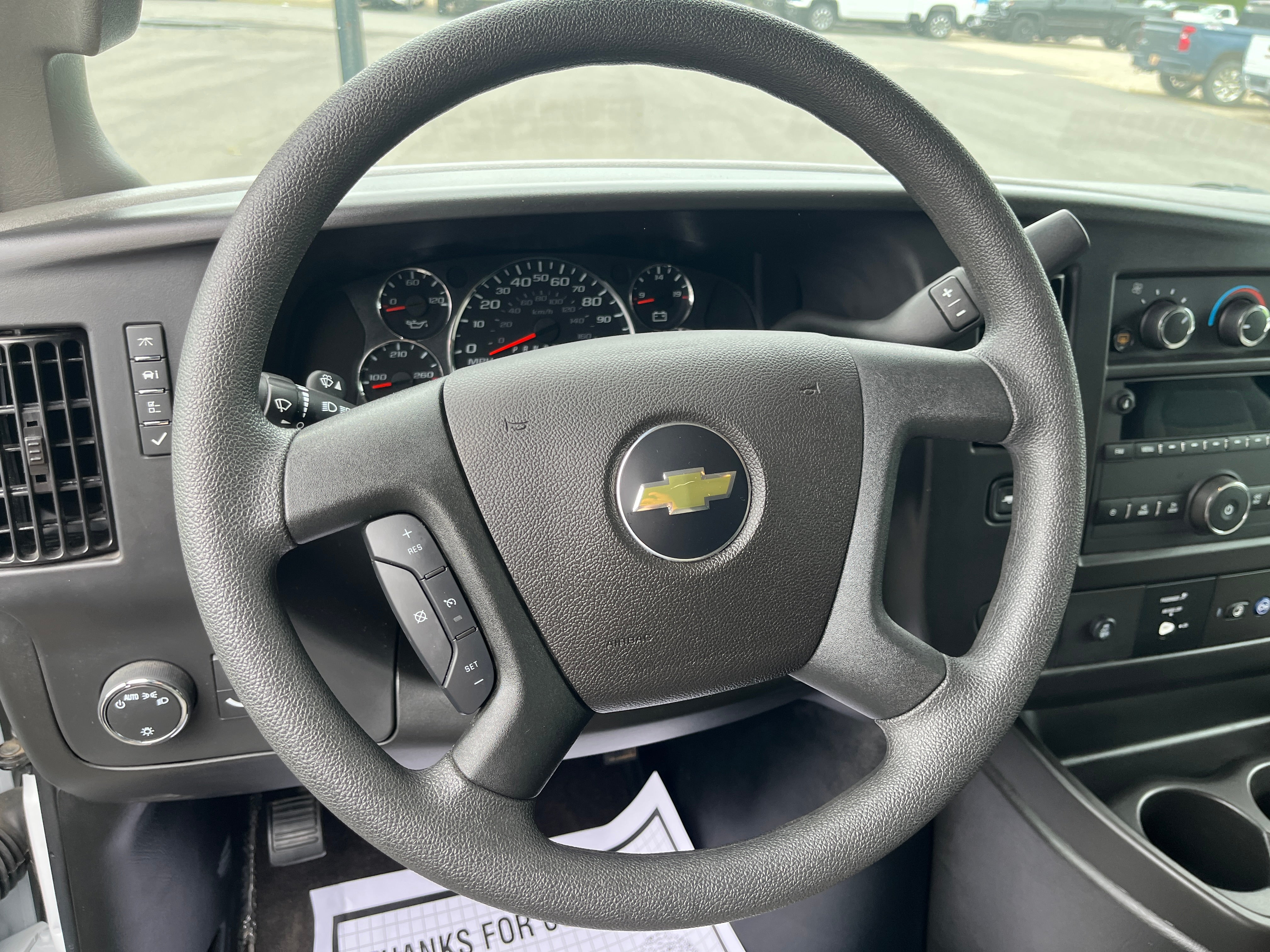 2025 Chevrolet Express Passenger 1LS