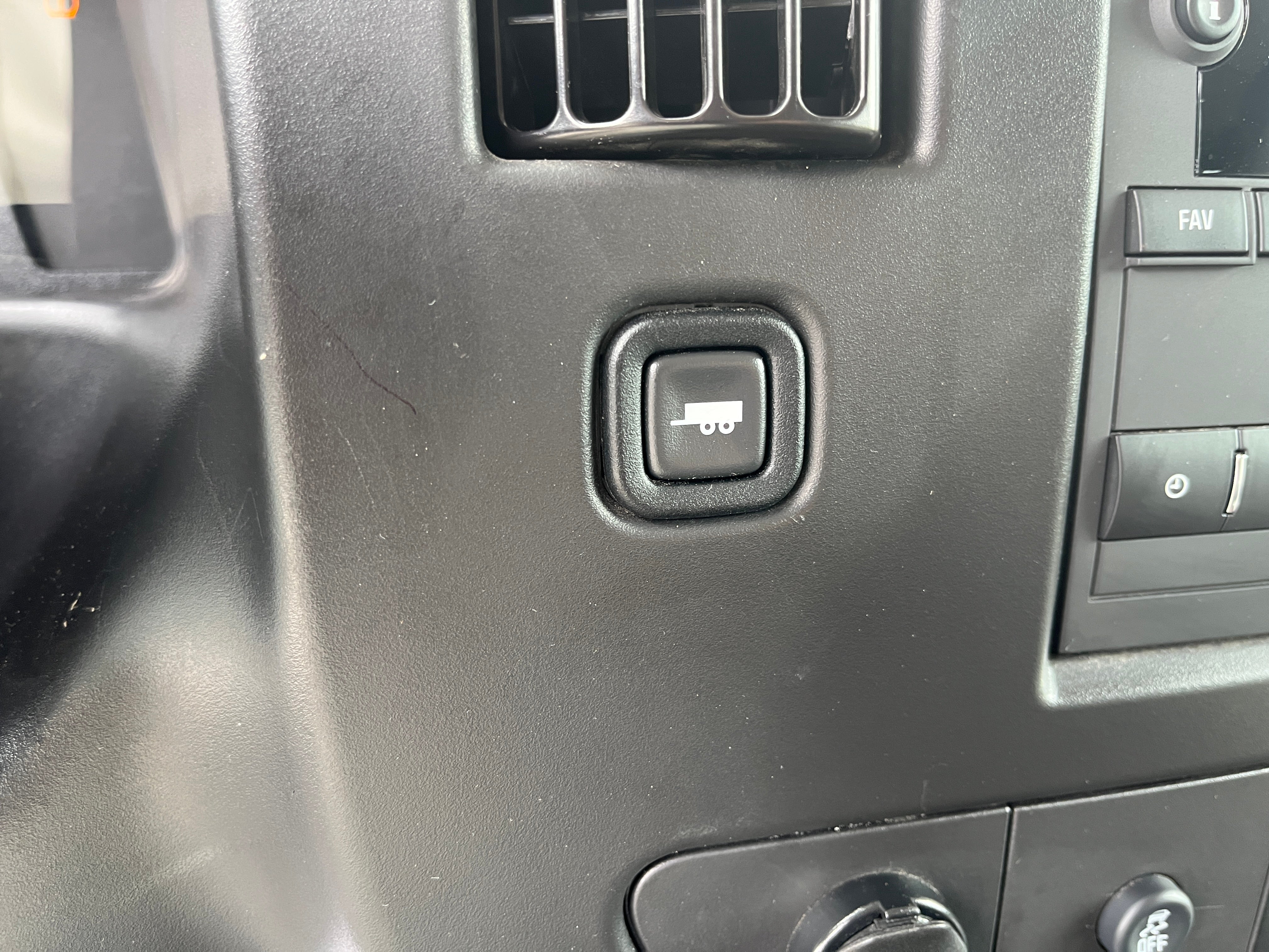 2025 Chevrolet Express Passenger 1LS