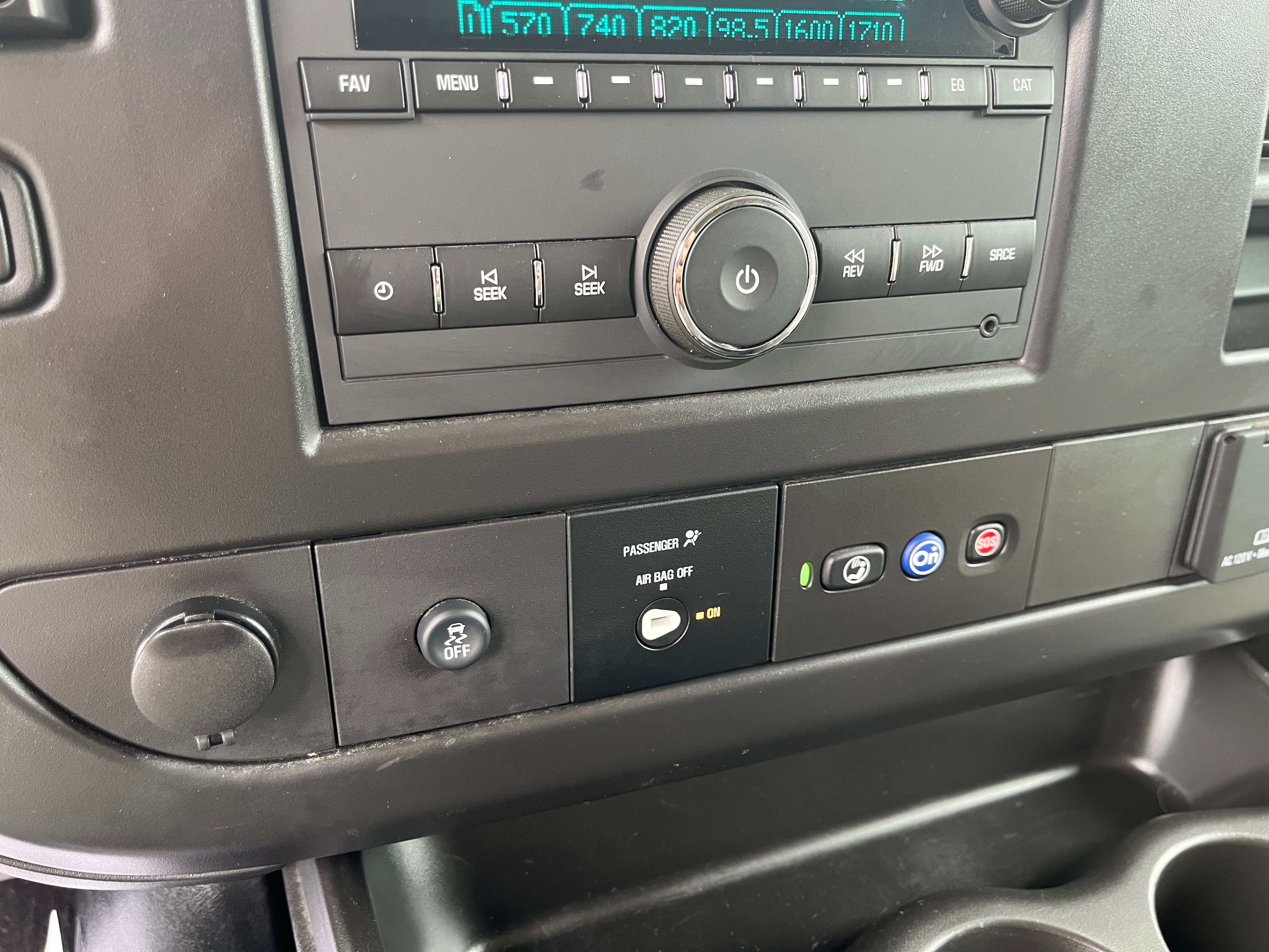 2025 Chevrolet Express Passenger 1LS