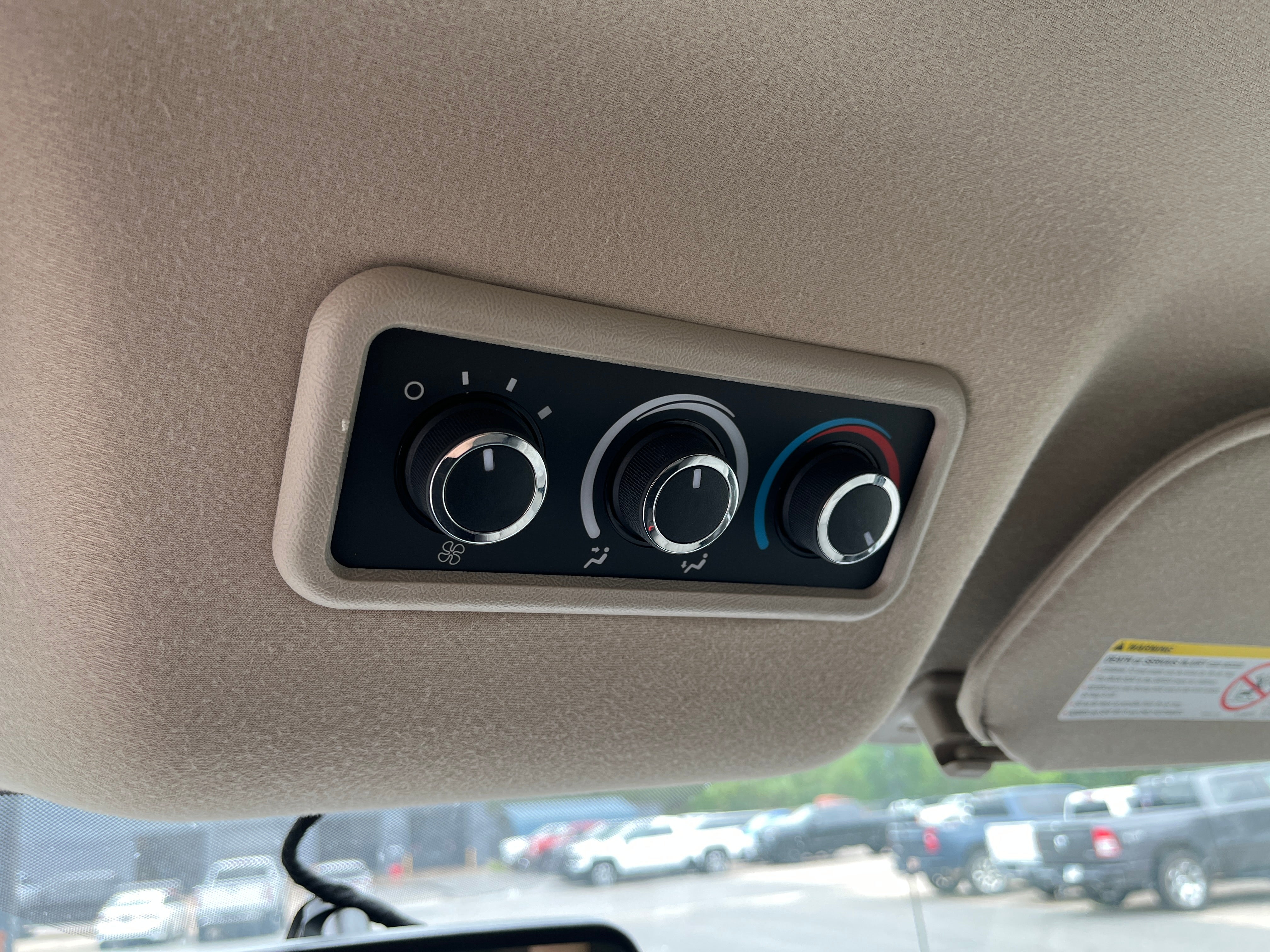 2025 Chevrolet Express Passenger 1LS