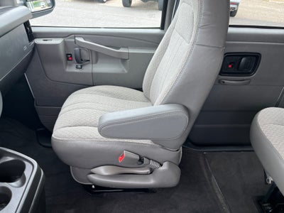2025 Chevrolet Express Passenger 1LS