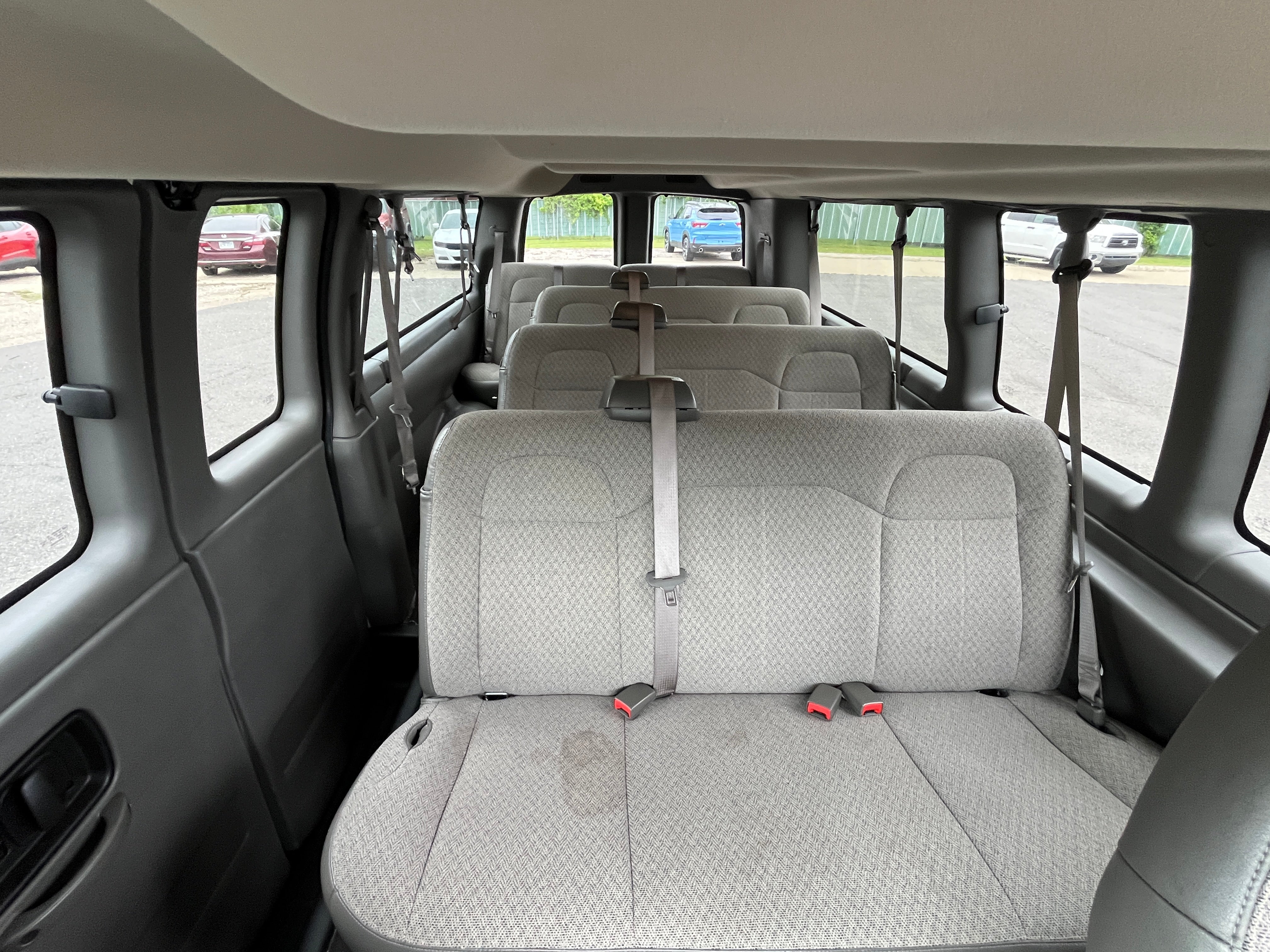 2025 Chevrolet Express Passenger 1LS