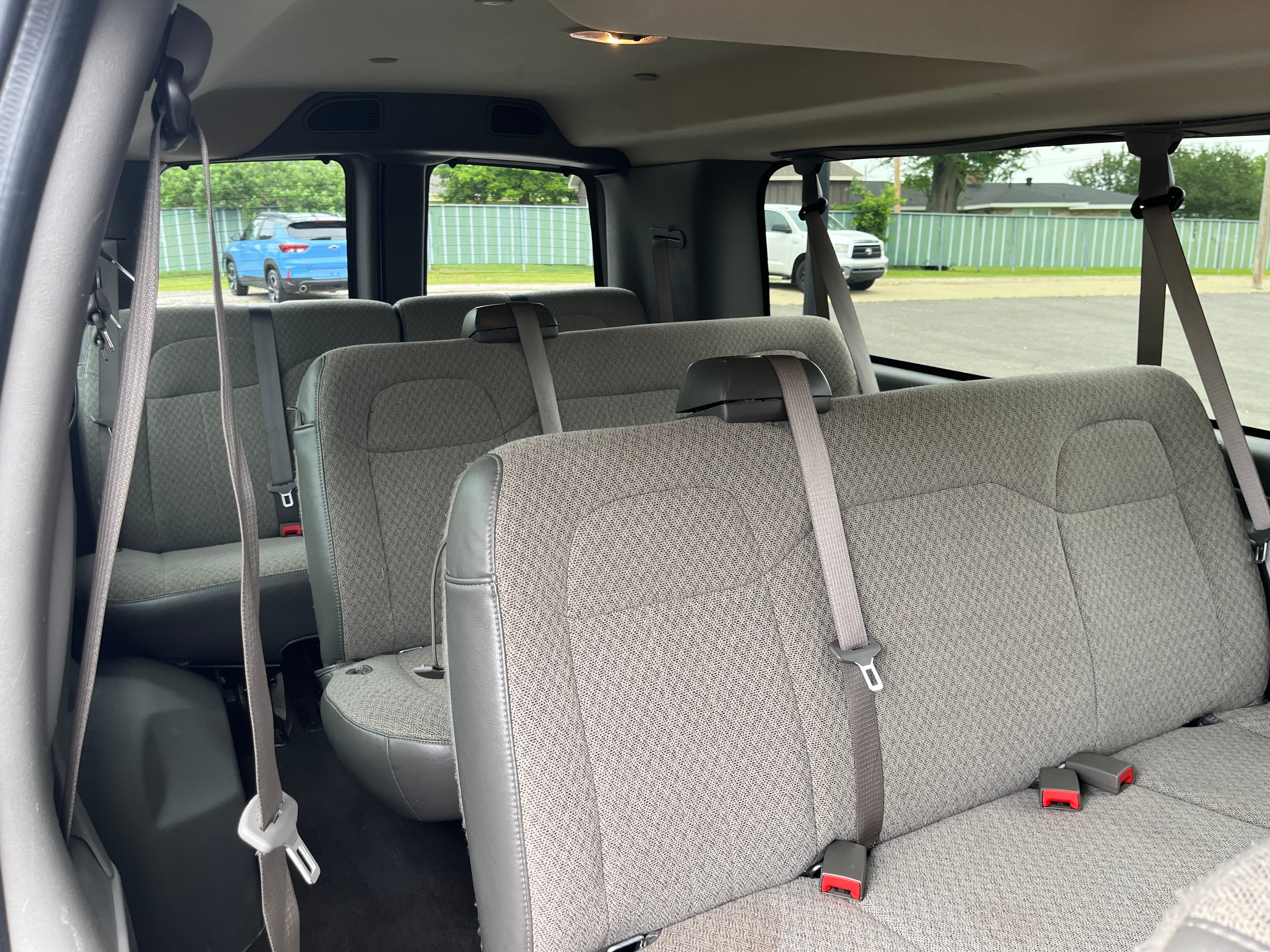 2025 Chevrolet Express Passenger 1LS