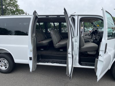 2025 Chevrolet Express Passenger 1LS