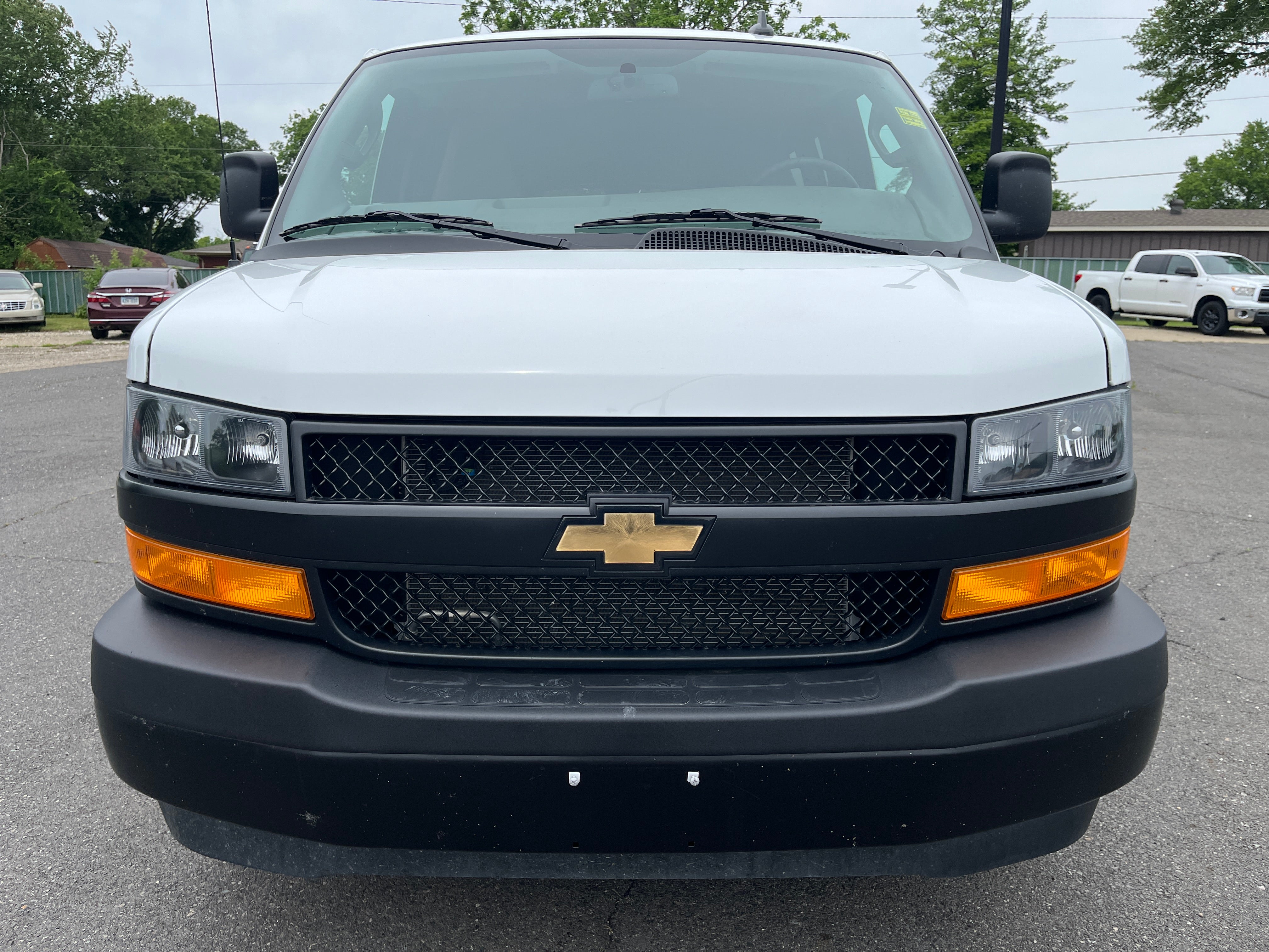 2025 Chevrolet Express Passenger 1LS
