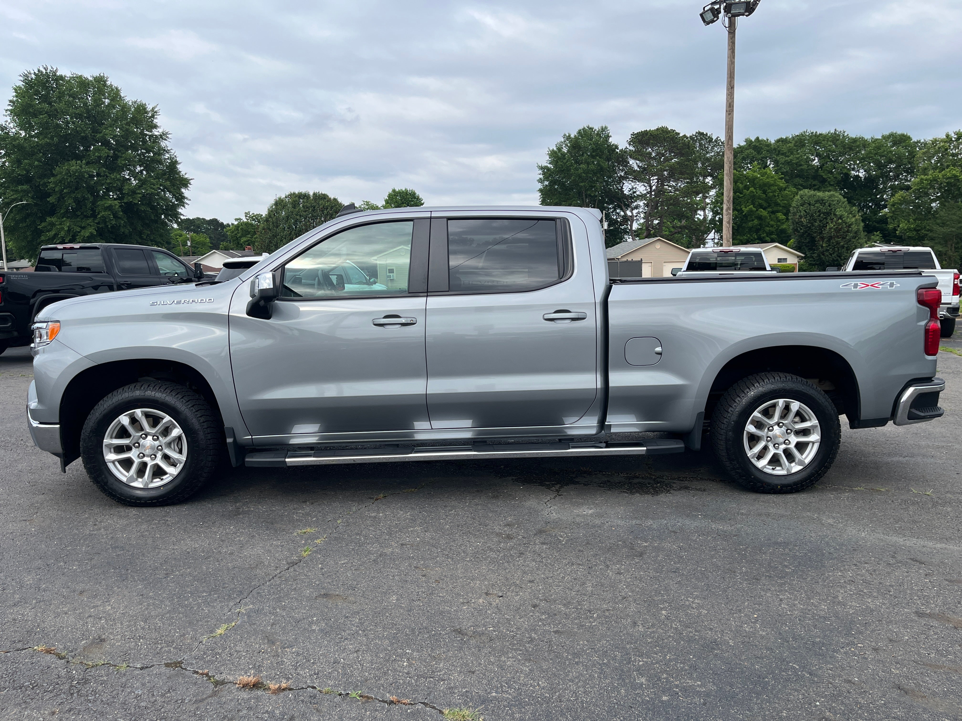 Used 2024 Chevrolet Silverado 1500 LT with VIN 1GCUDDED2RZ243164 for sale in Little Rock
