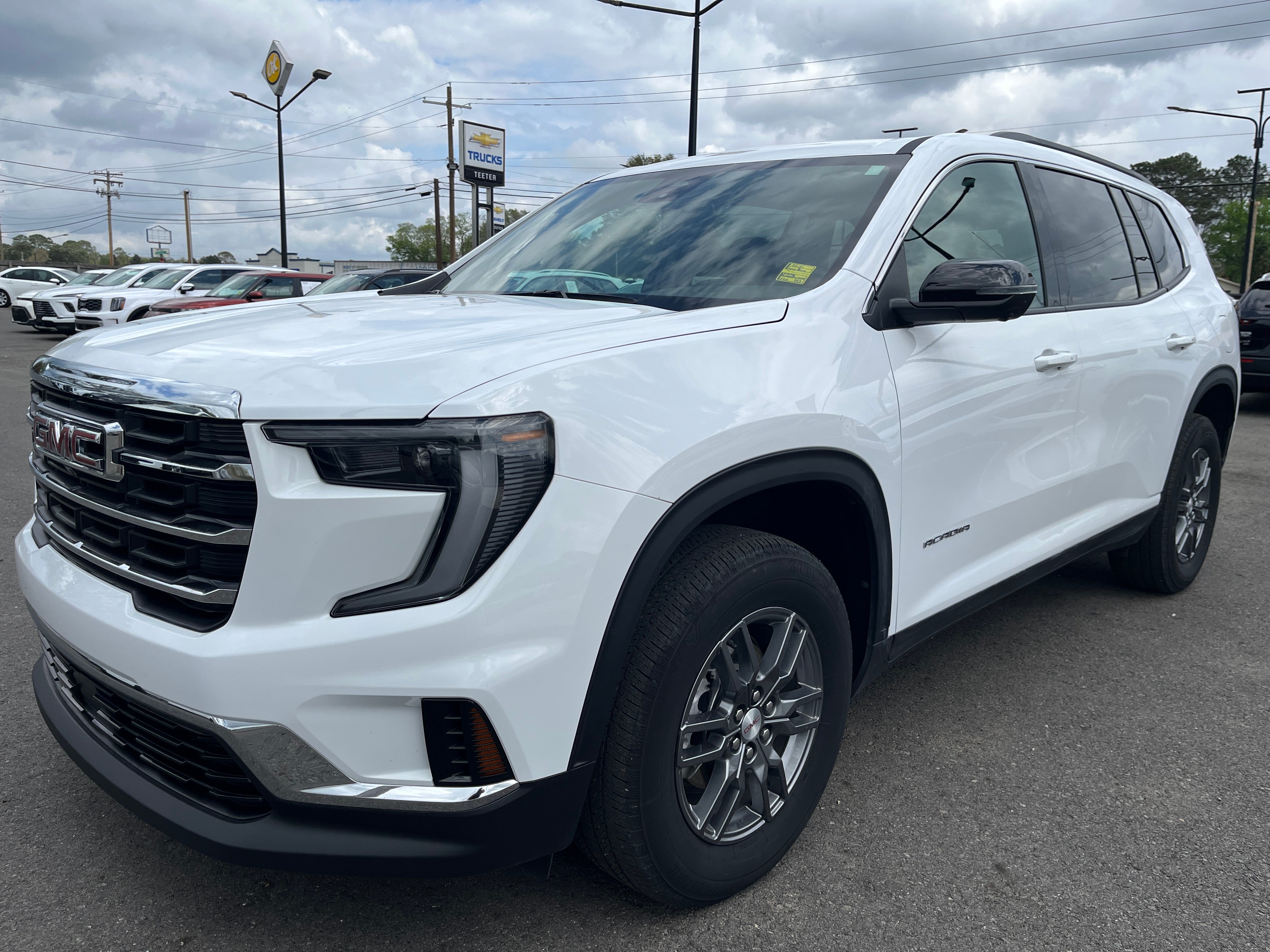 2025 GMC Acadia Elevation