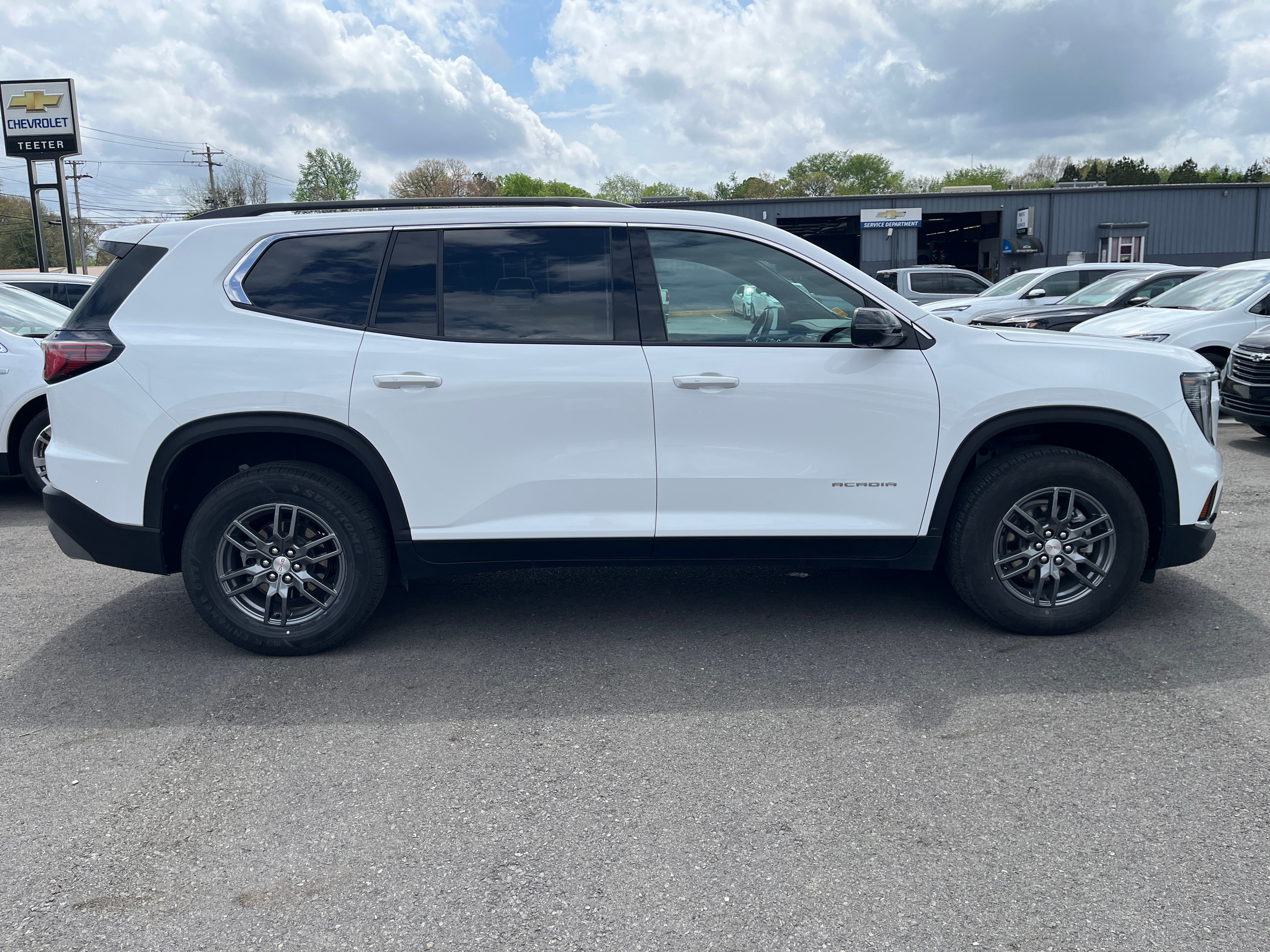 2025 GMC Acadia Elevation