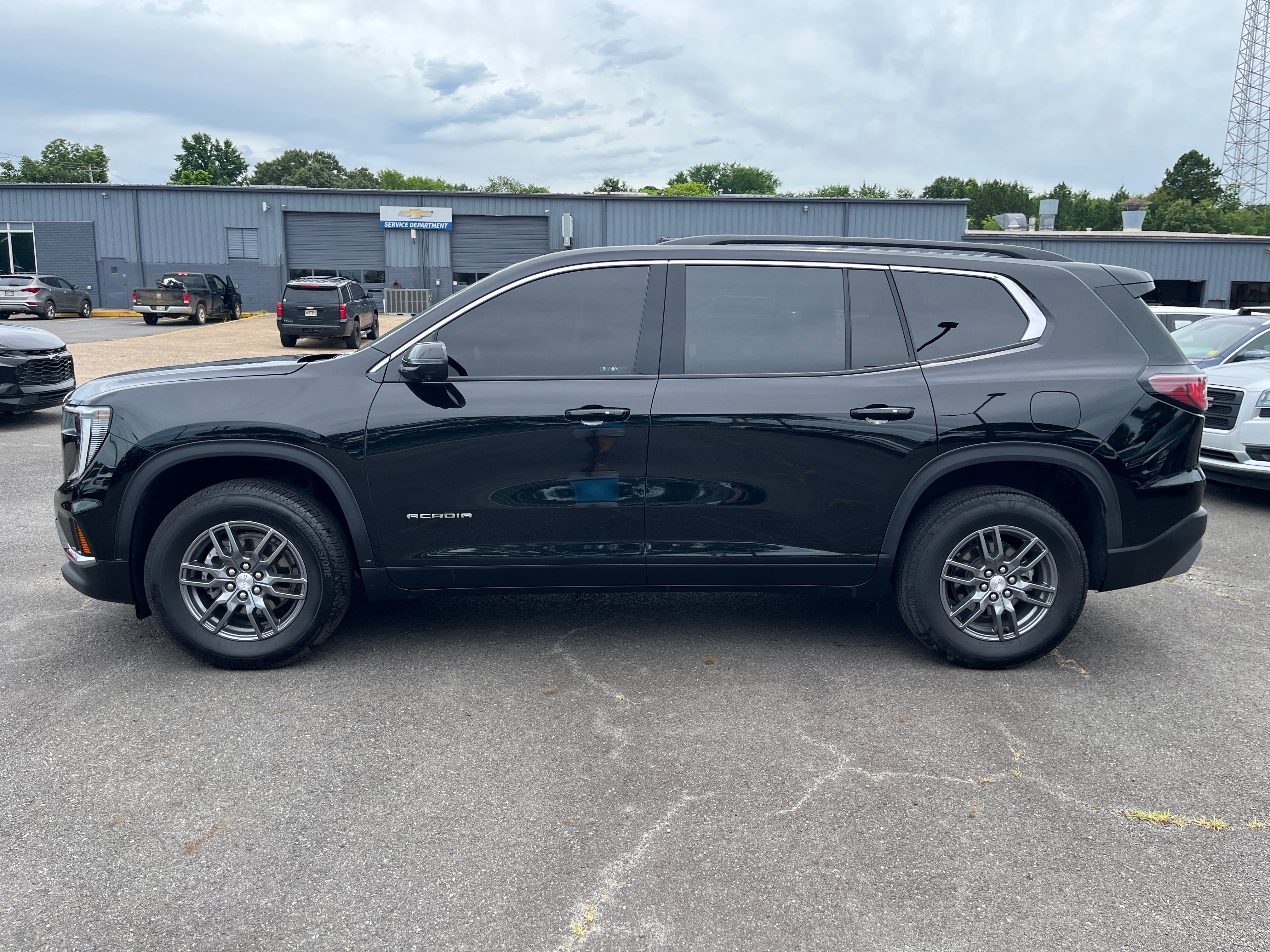 2025 GMC Acadia Elevation