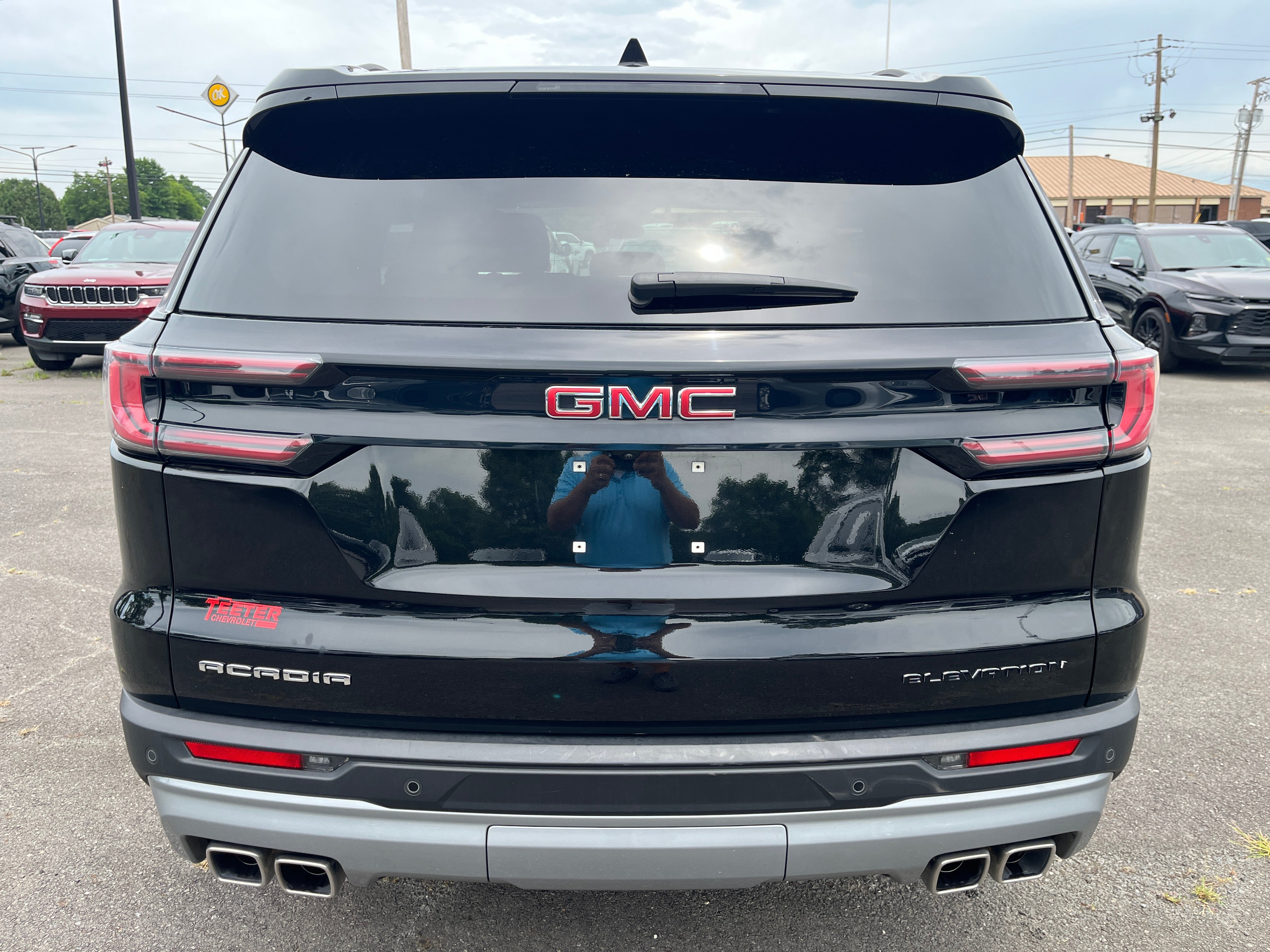 2025 GMC Acadia Elevation