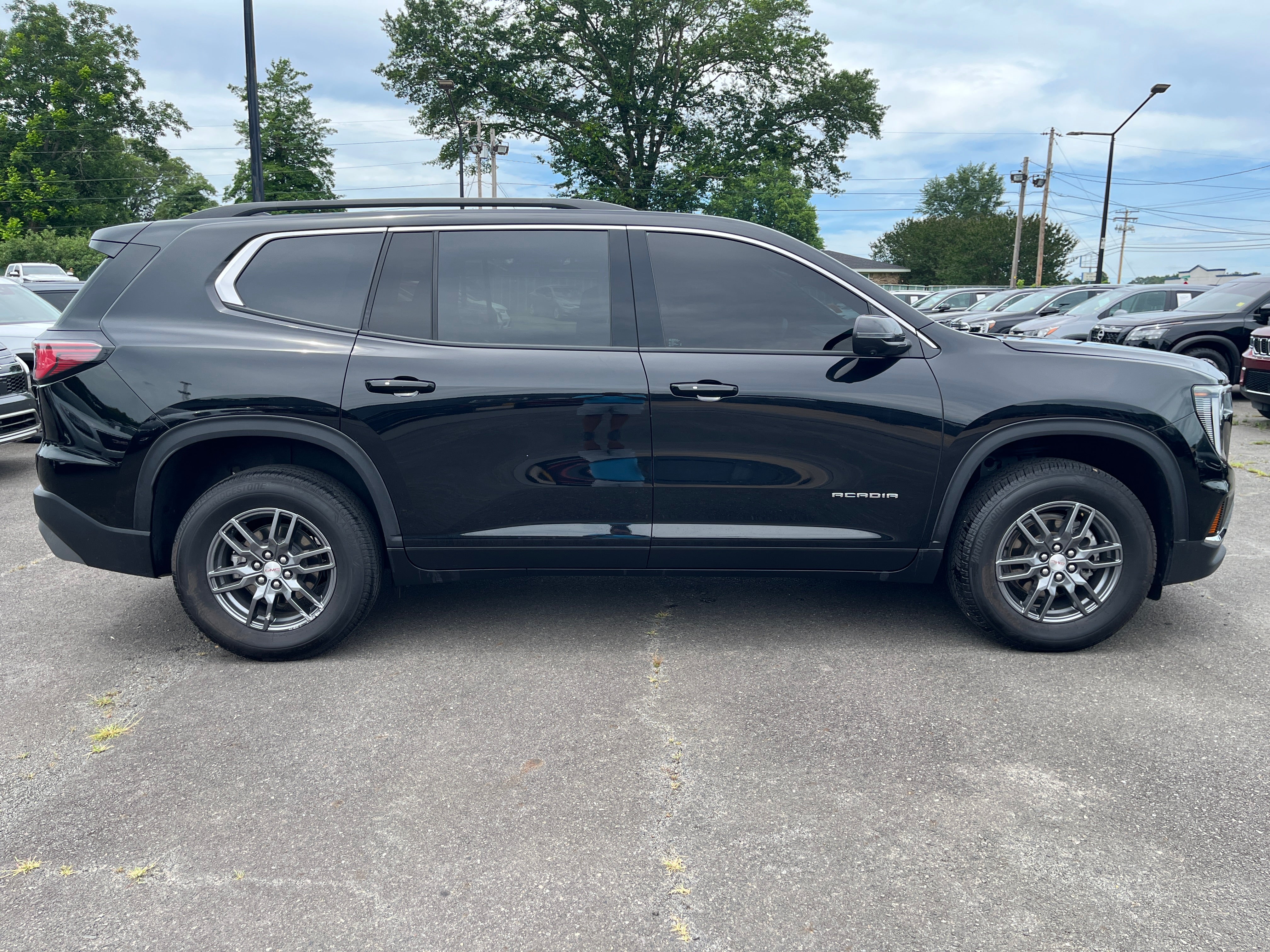 2025 GMC Acadia Elevation