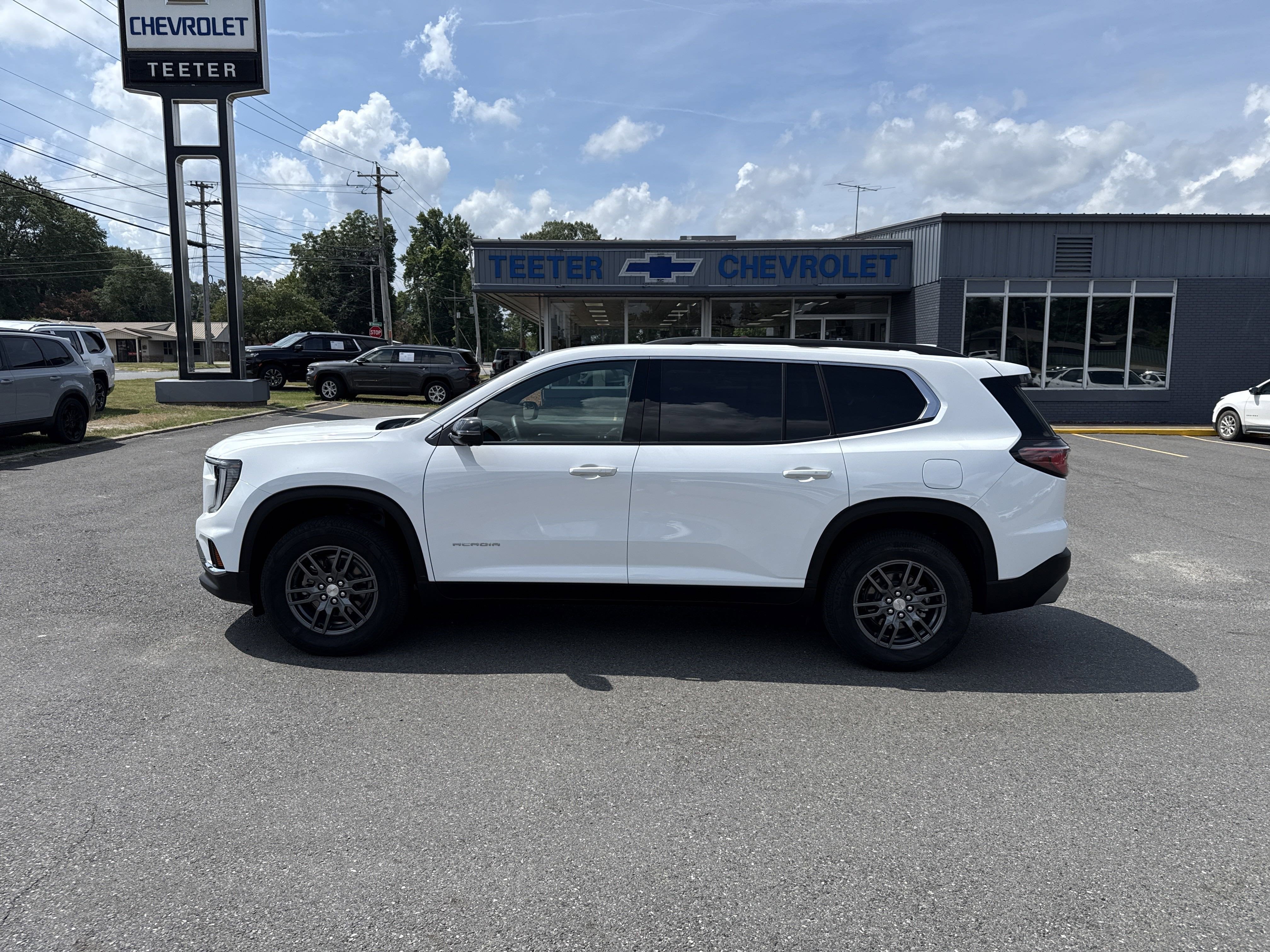 2025 GMC Acadia Elevation