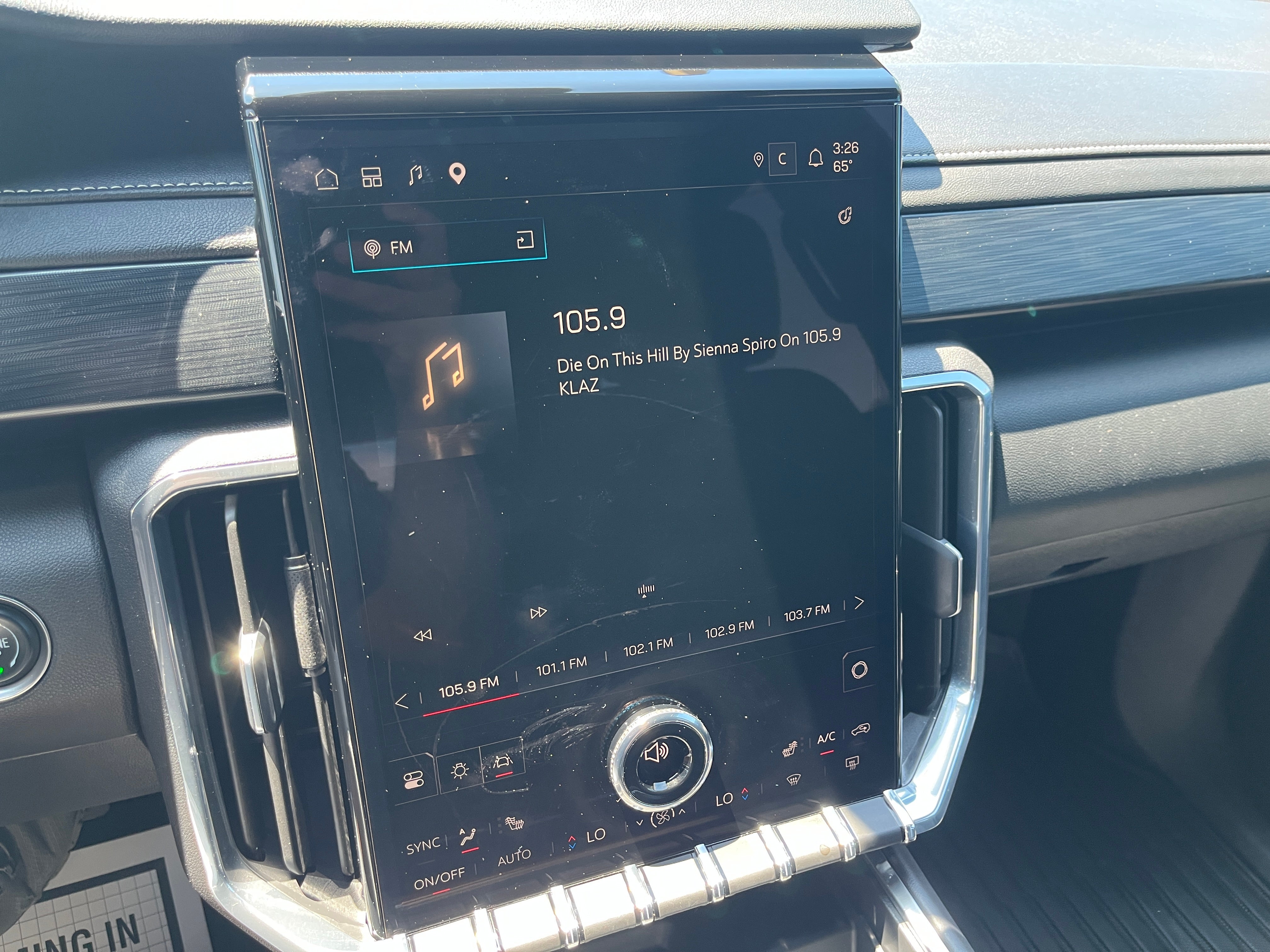 2025 GMC Acadia Elevation