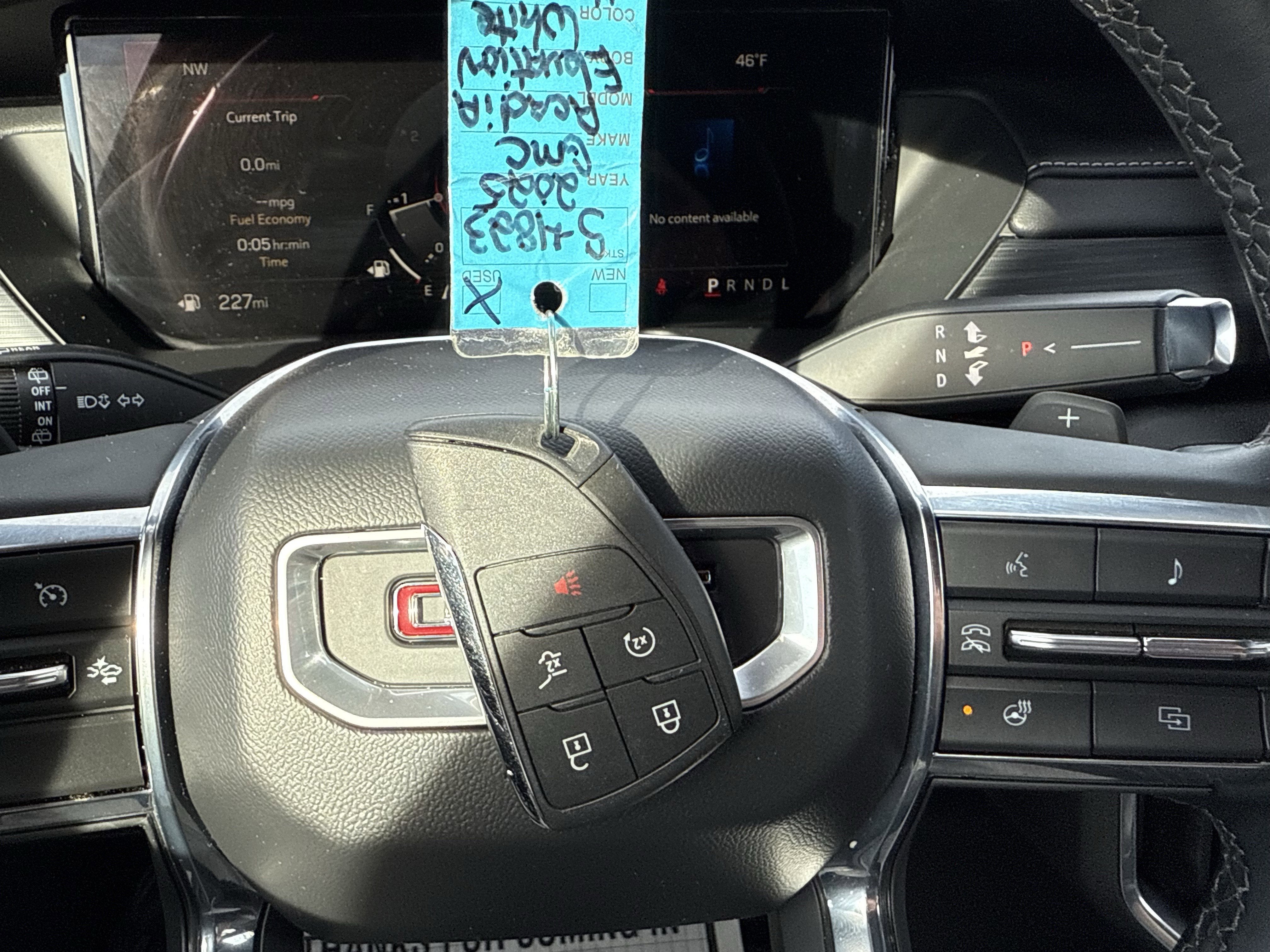 2025 GMC Acadia Elevation