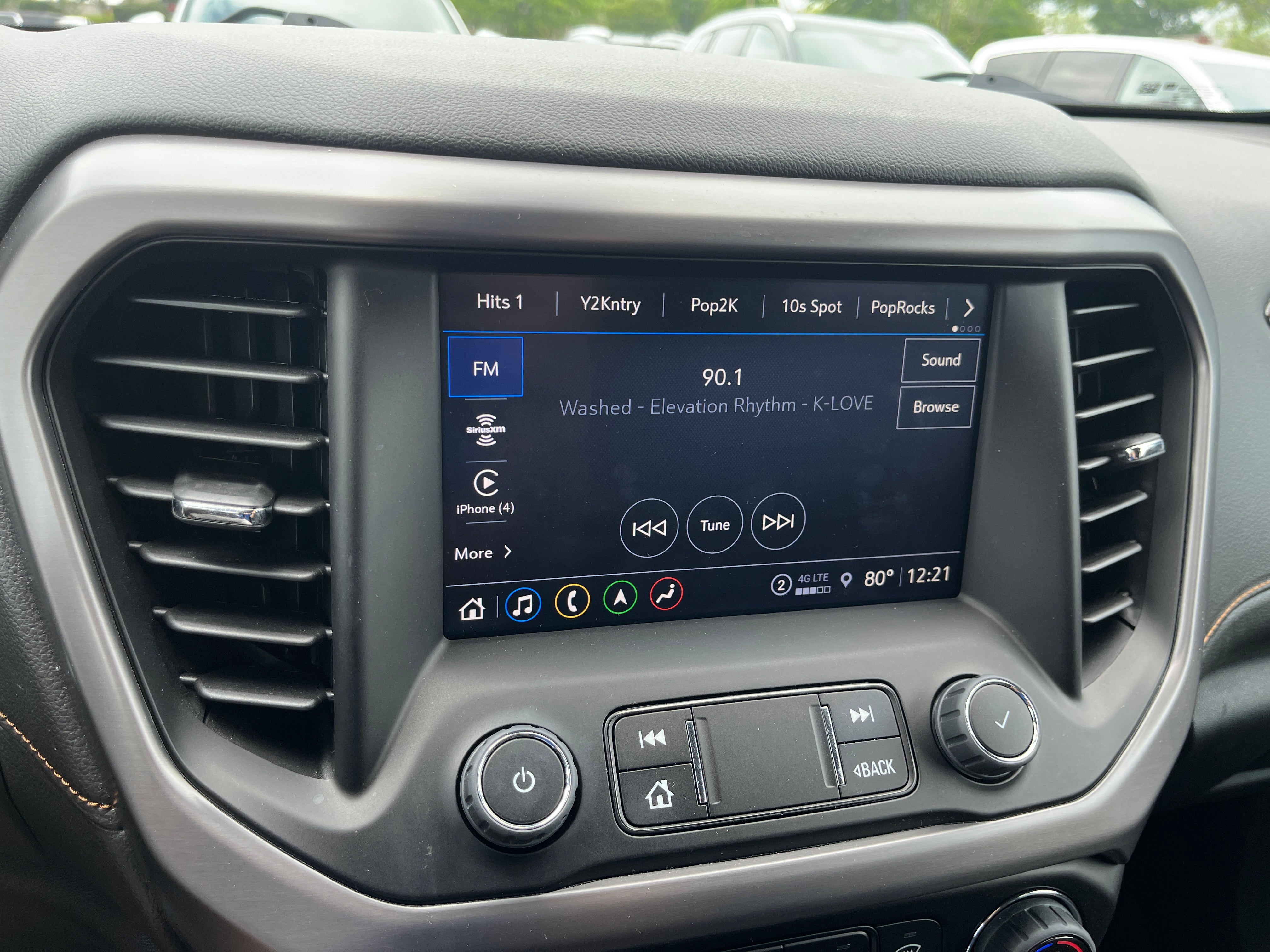 2023 GMC Acadia AT4