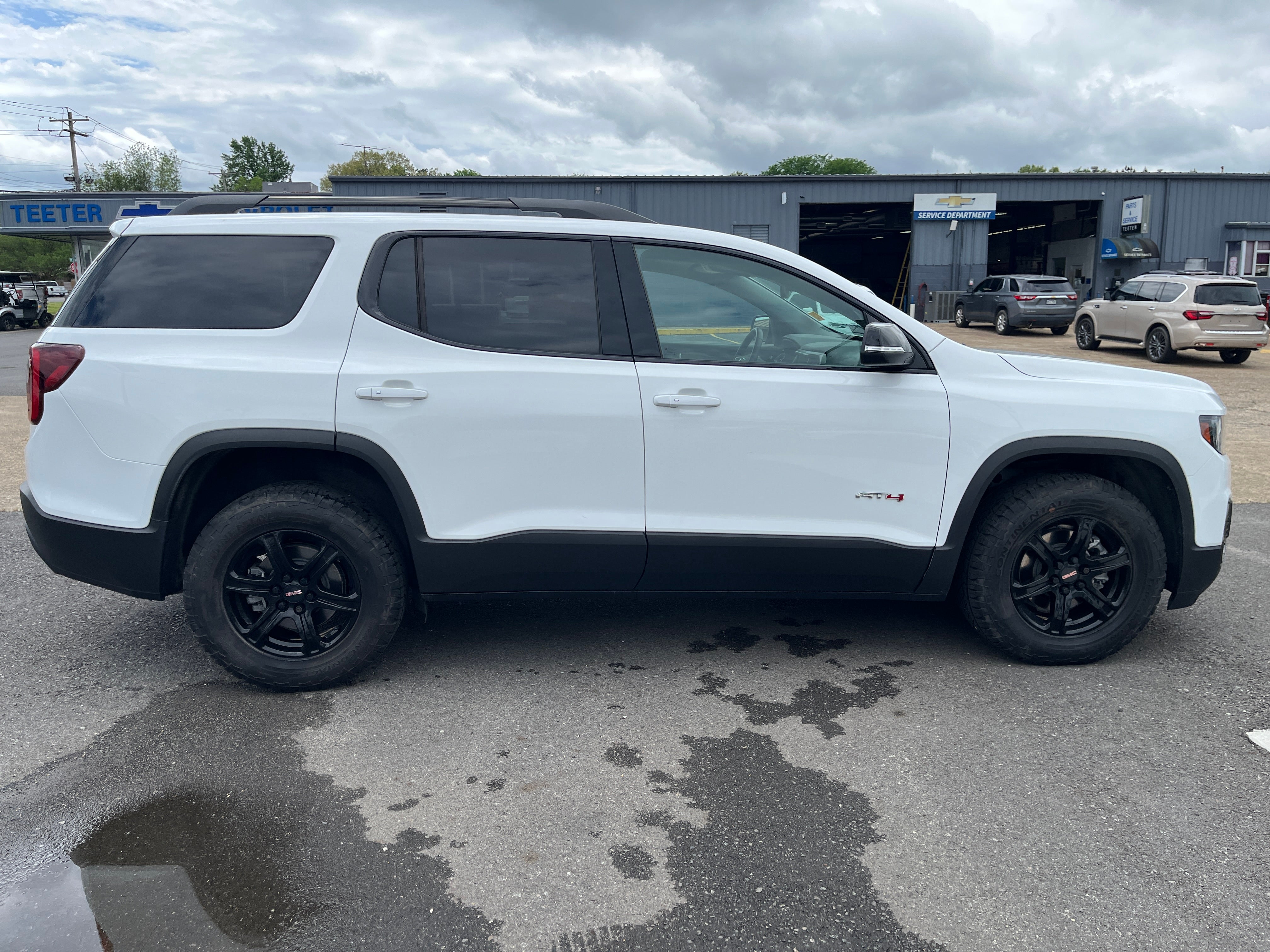 2023 GMC Acadia AT4