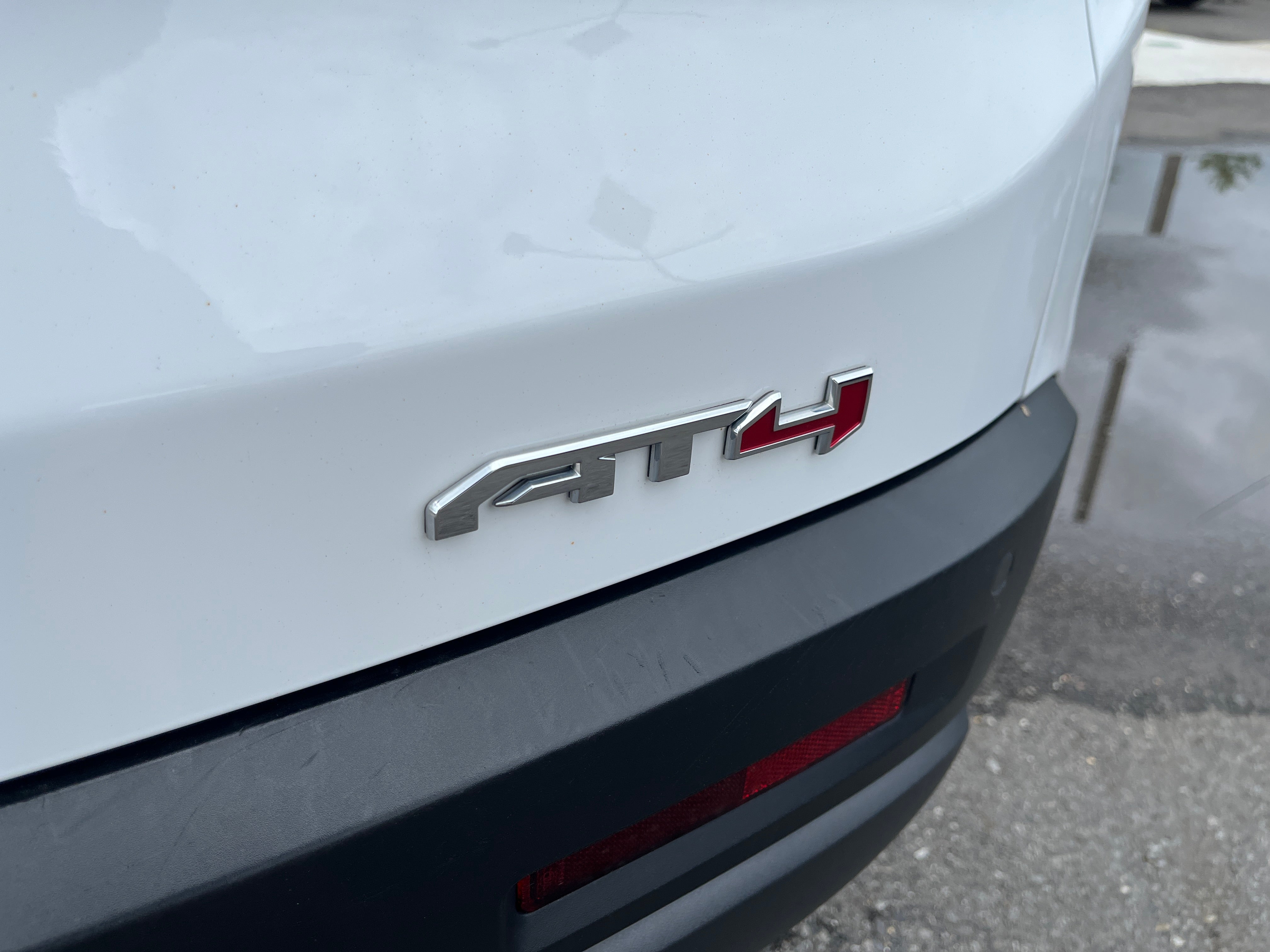 2023 GMC Acadia AT4