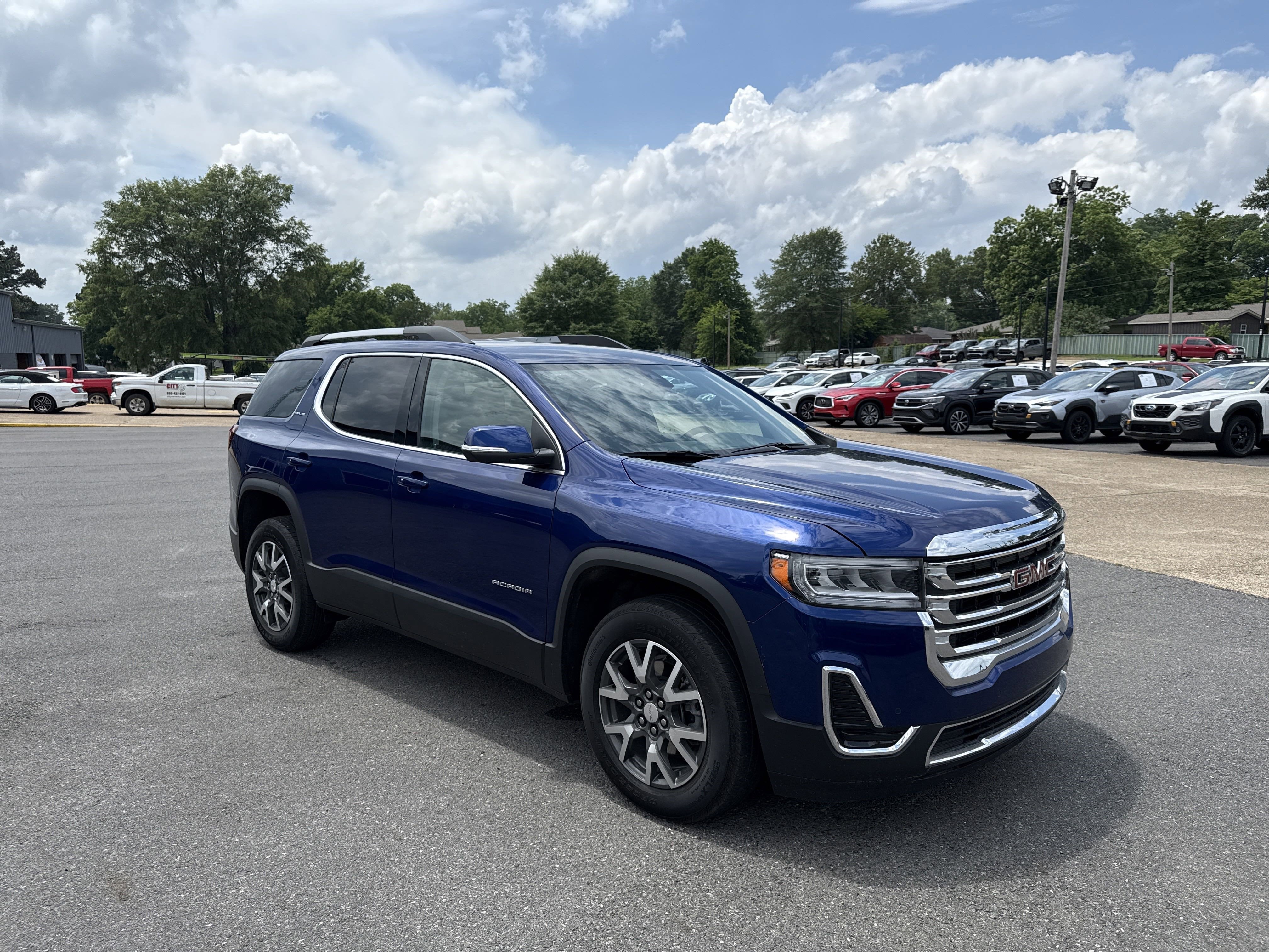 2023 GMC Acadia SLE