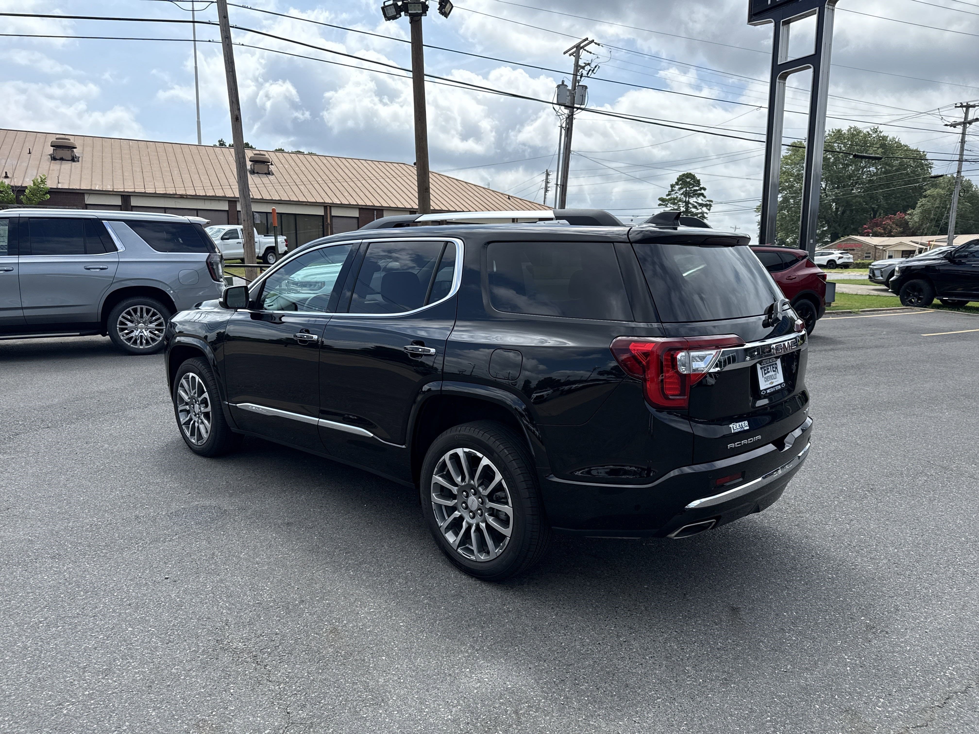 2023 GMC Acadia Denali