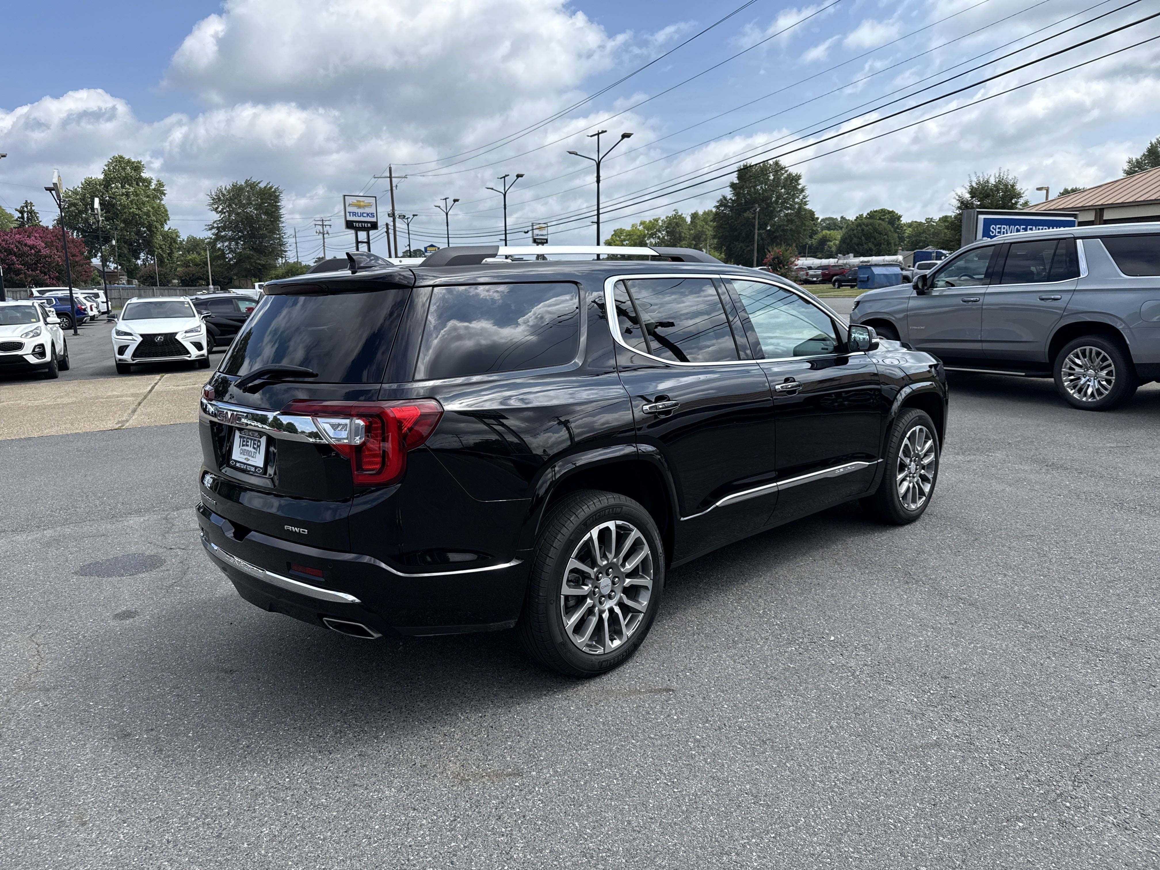 2023 GMC Acadia Denali