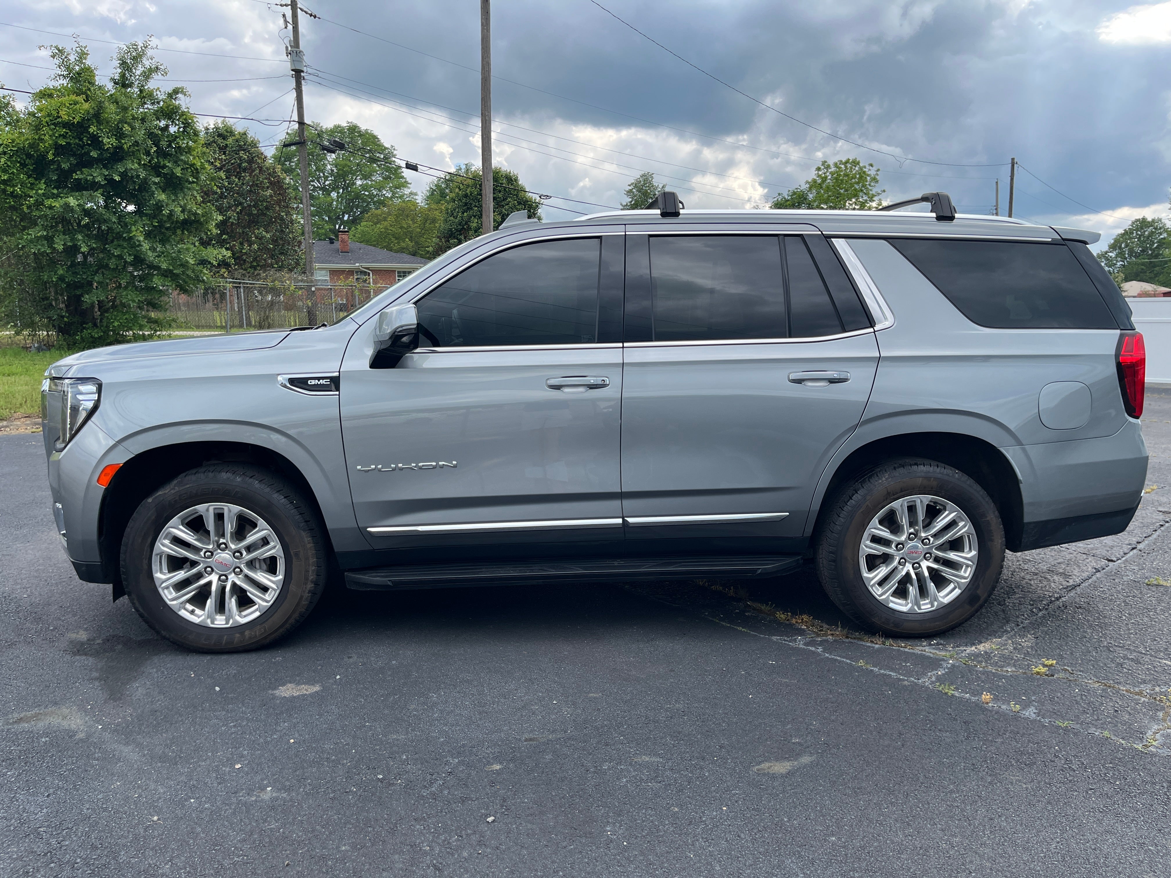 2023 GMC Yukon SLT
