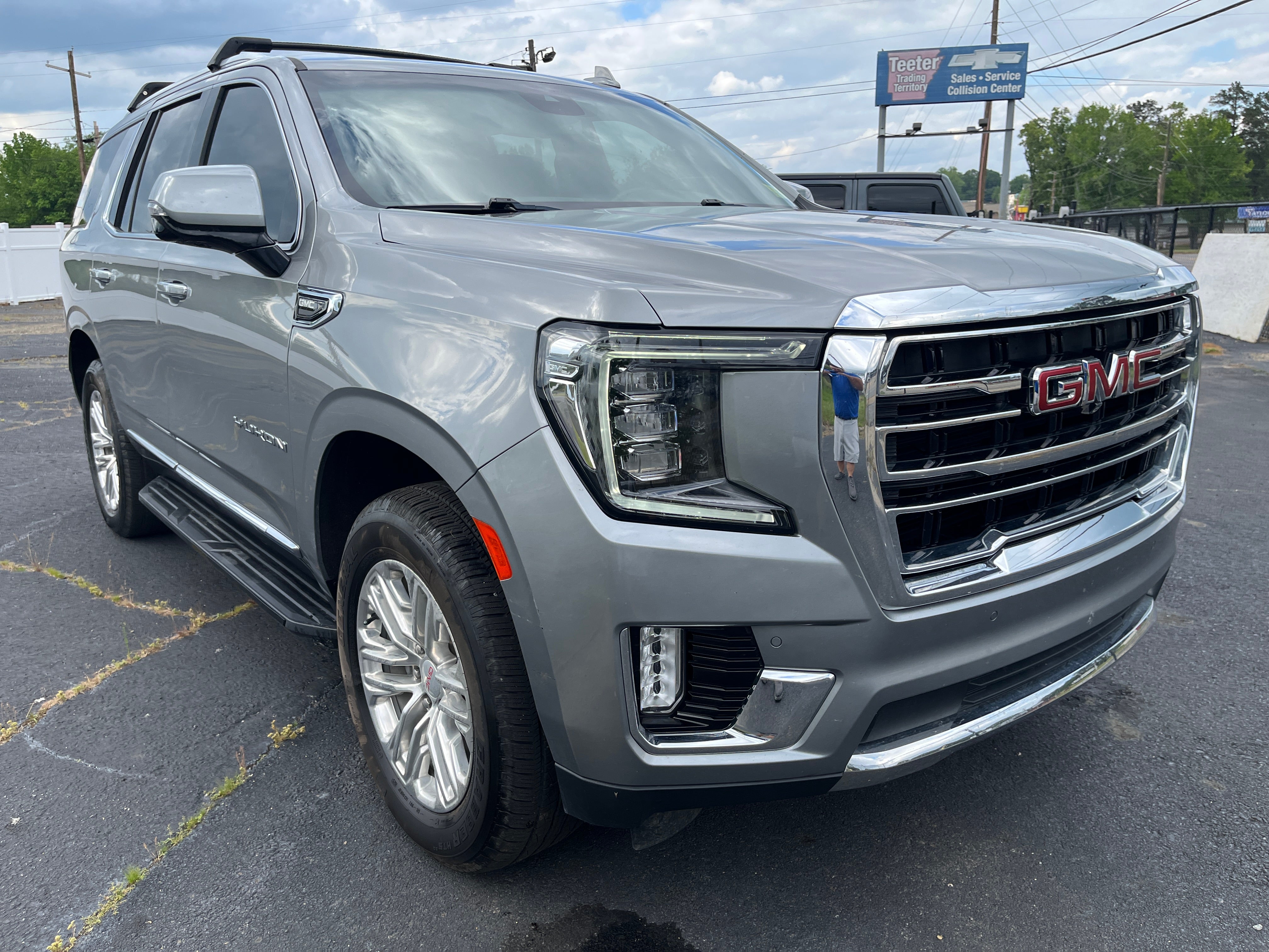 2023 GMC Yukon SLT