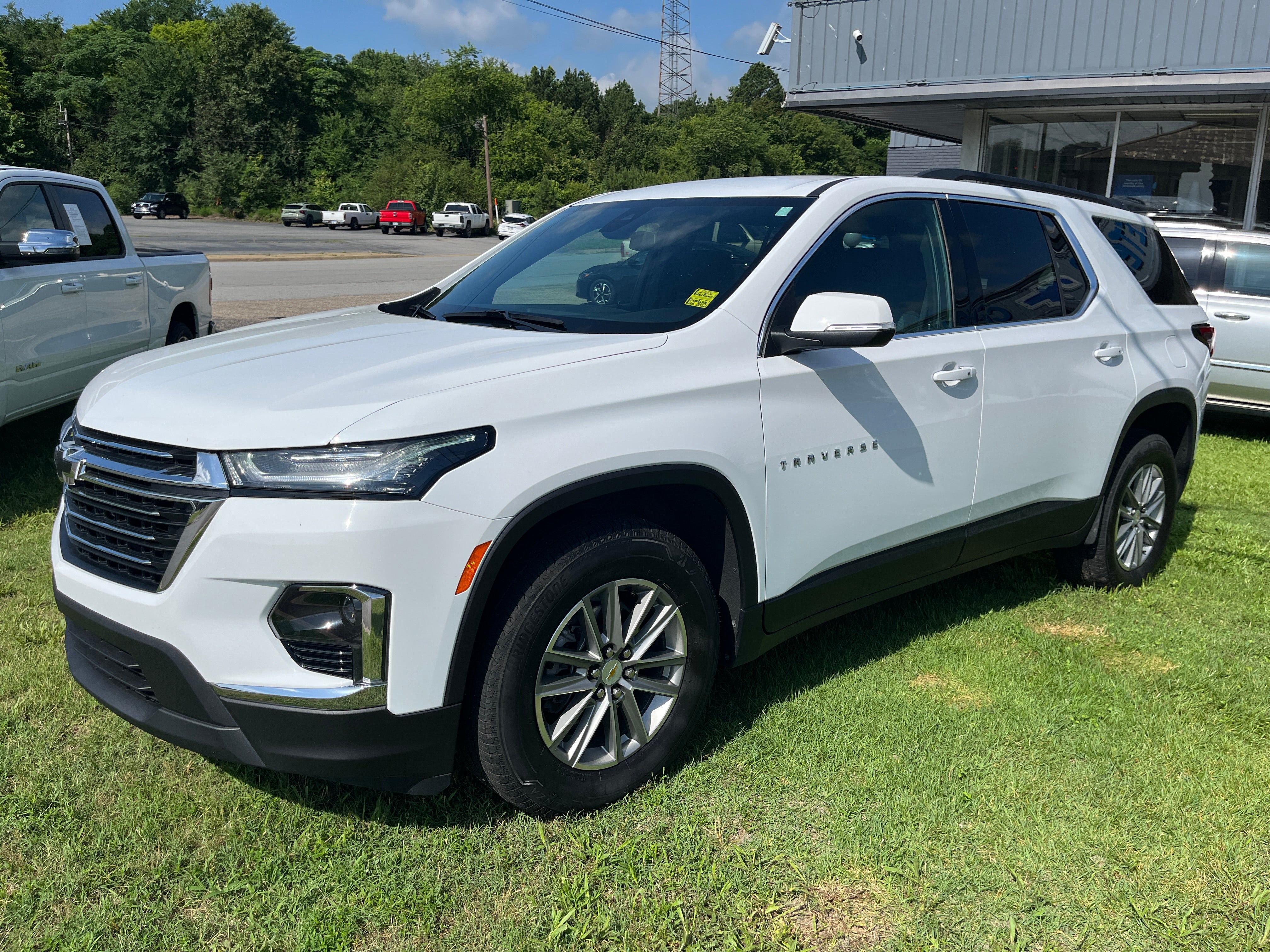 2023 Chevrolet Traverse LT Cloth