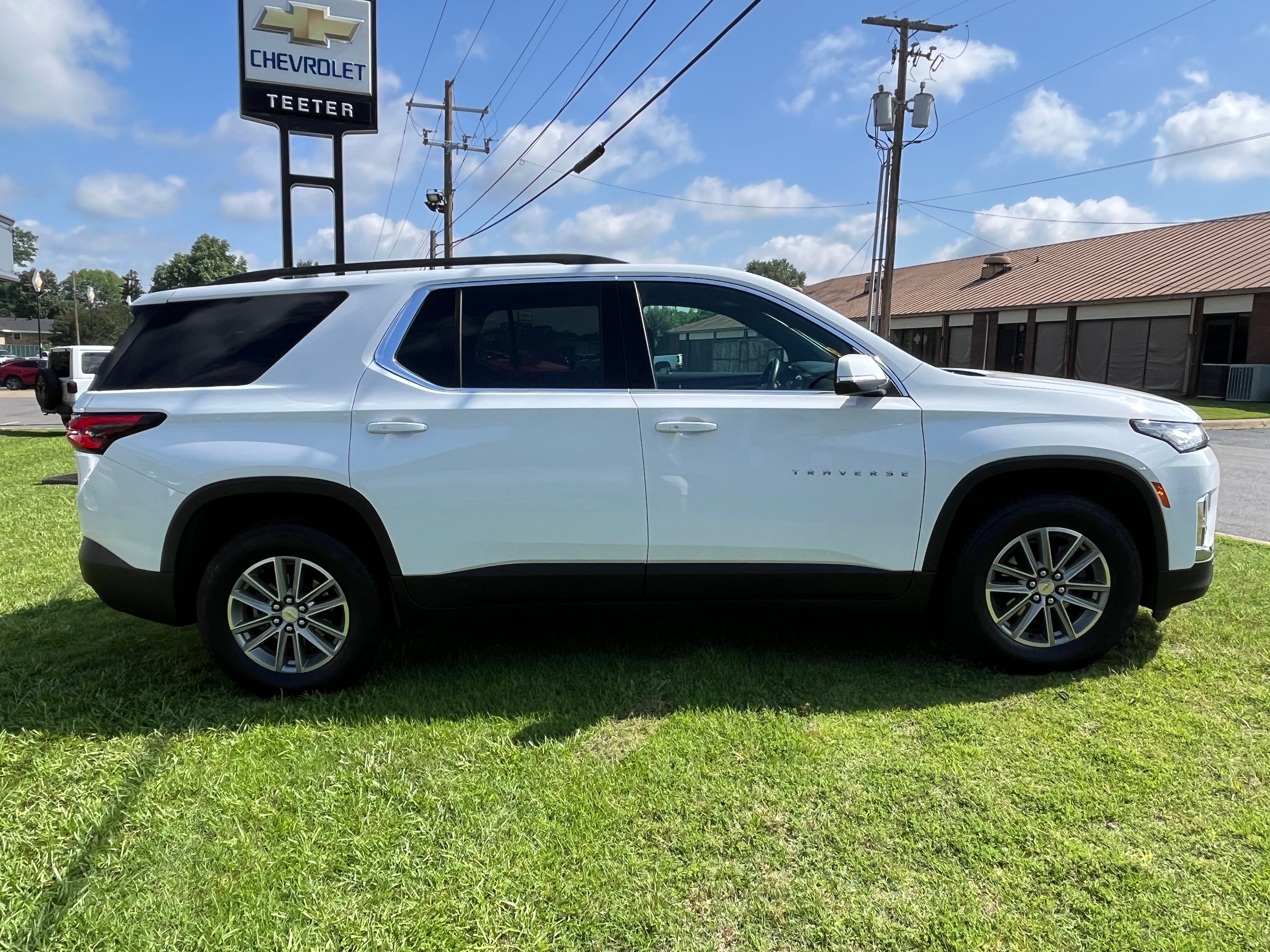 2023 Chevrolet Traverse LT Cloth
