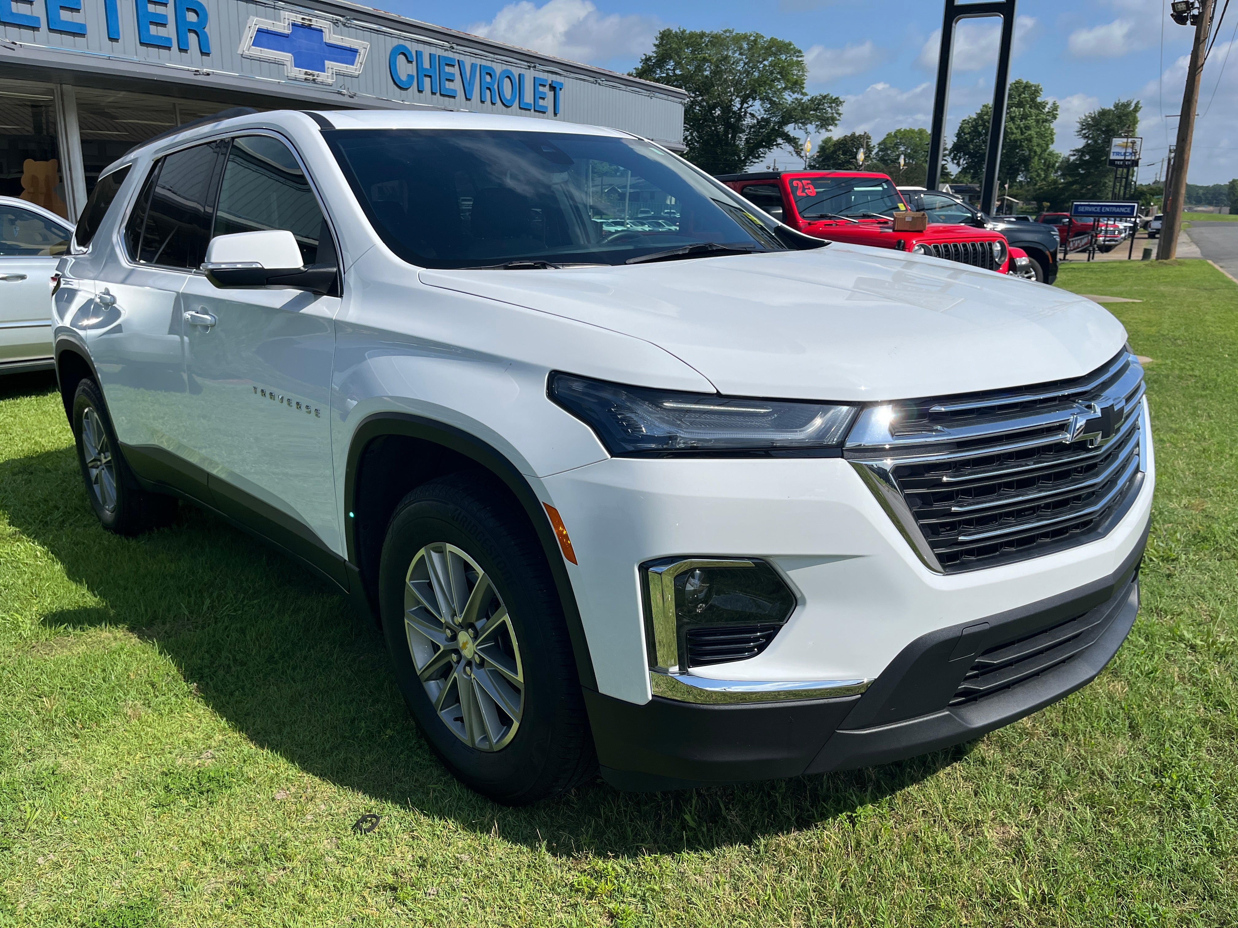 2023 Chevrolet Traverse LT Cloth