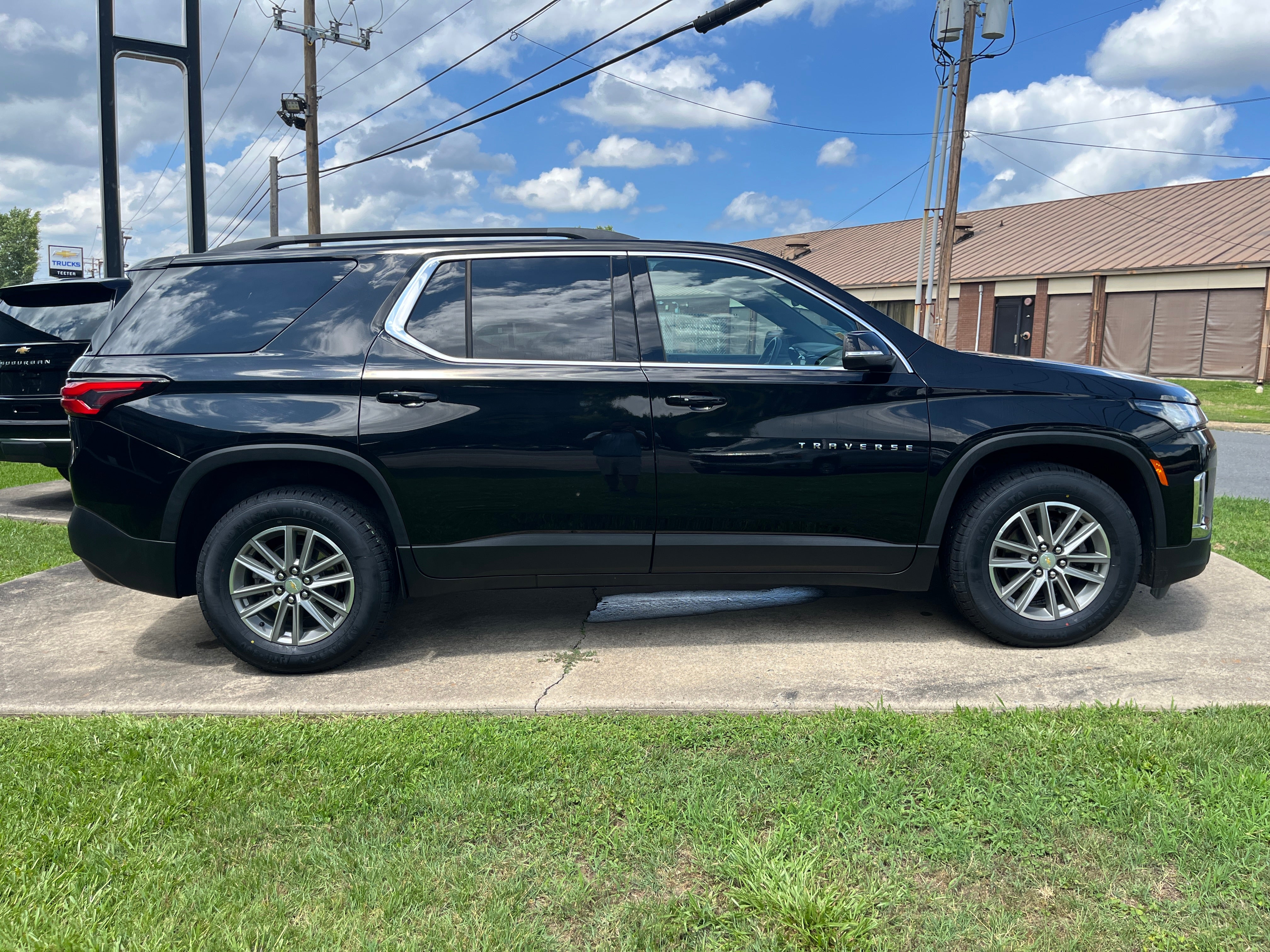 2023 Chevrolet Traverse LT Cloth