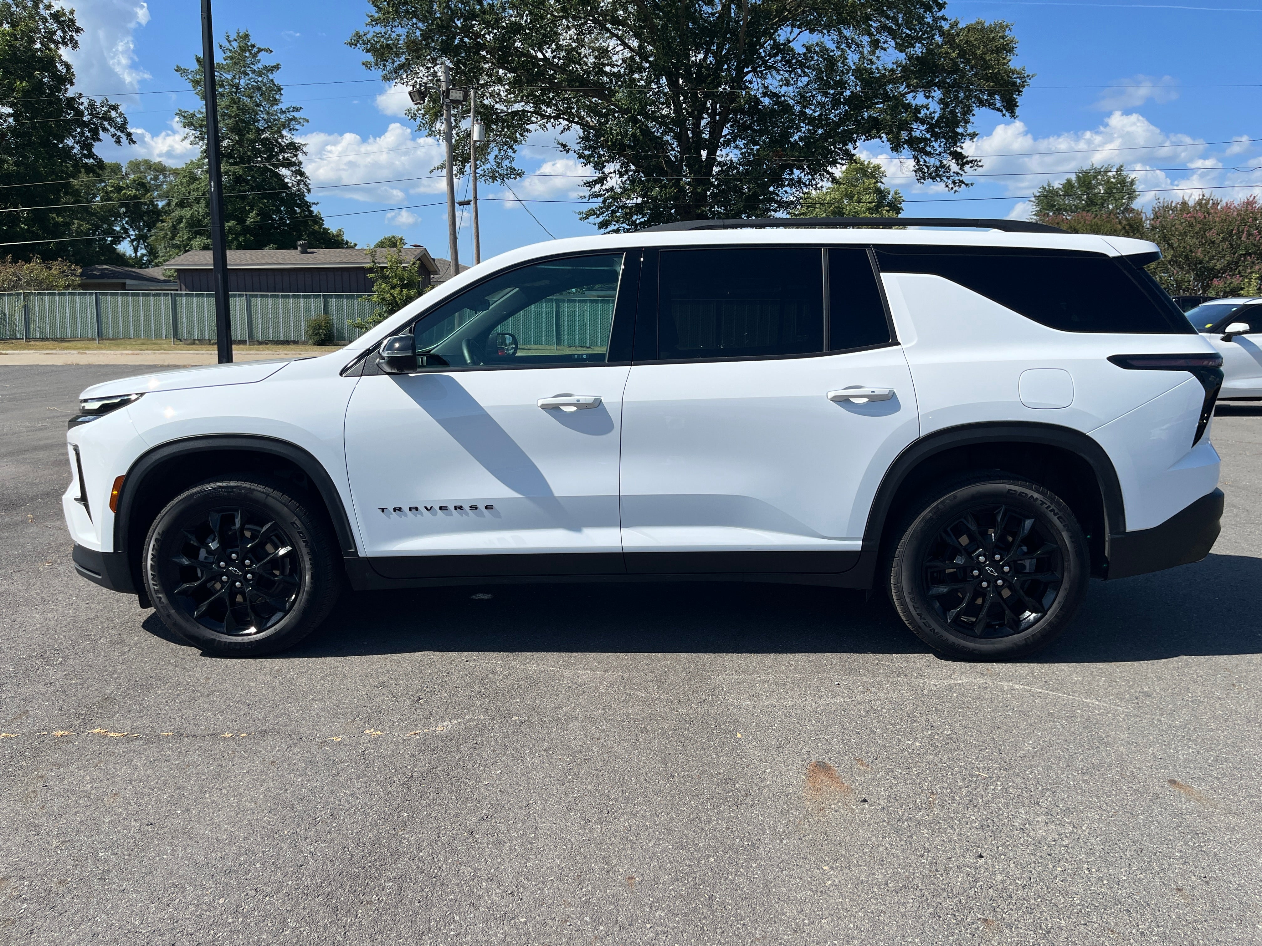 2025 Chevrolet Traverse LT