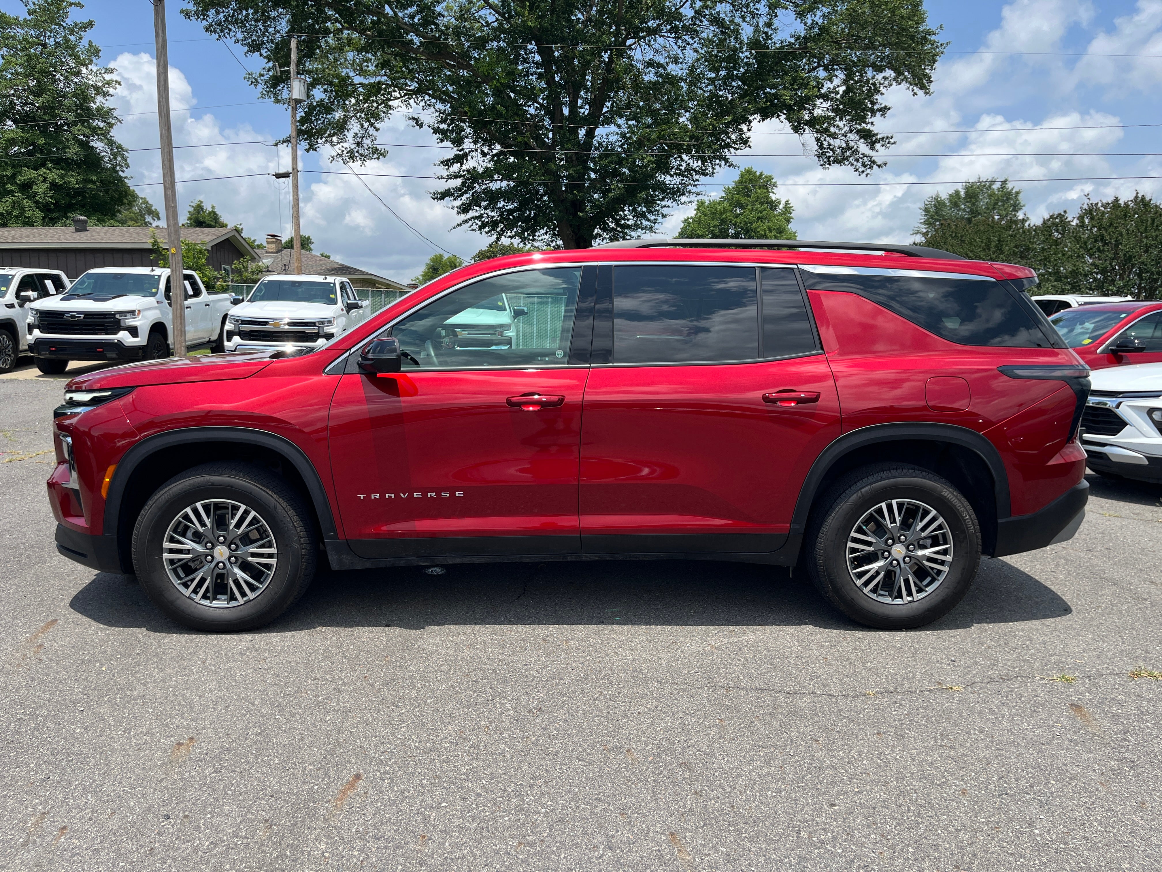 2024 Chevrolet Traverse LT