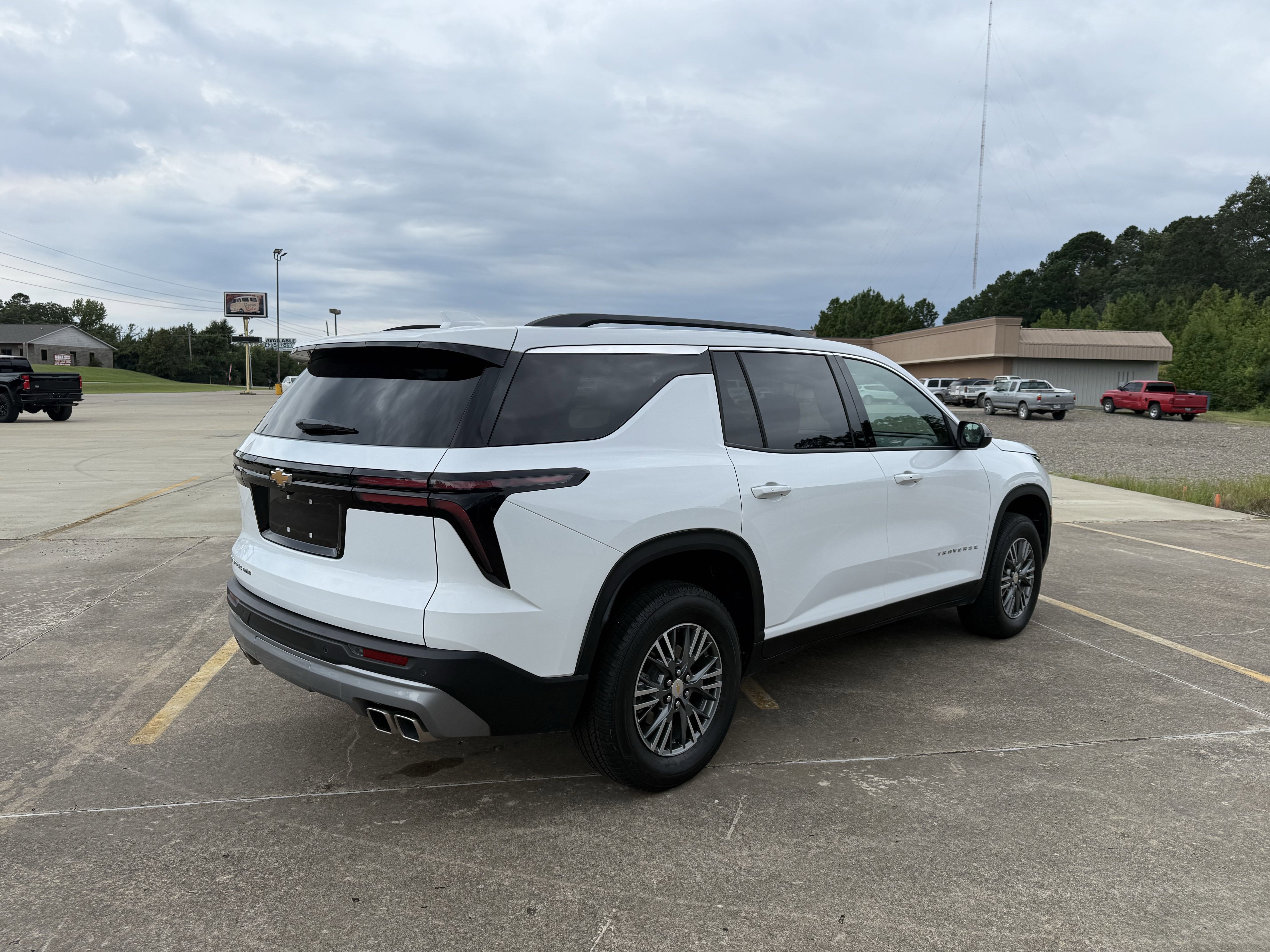 2025 Chevrolet Traverse LT