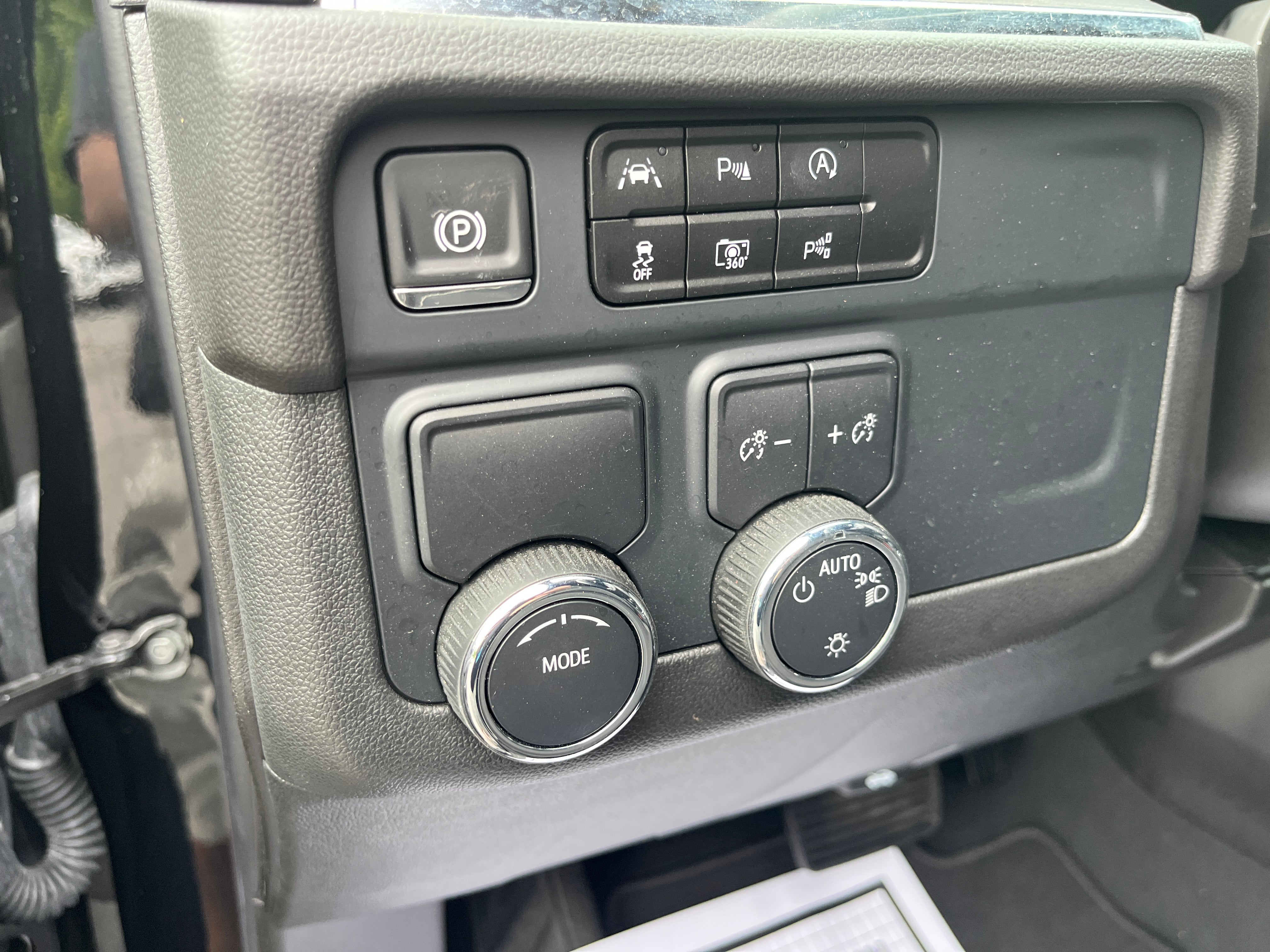 2025 Chevrolet Suburban LS