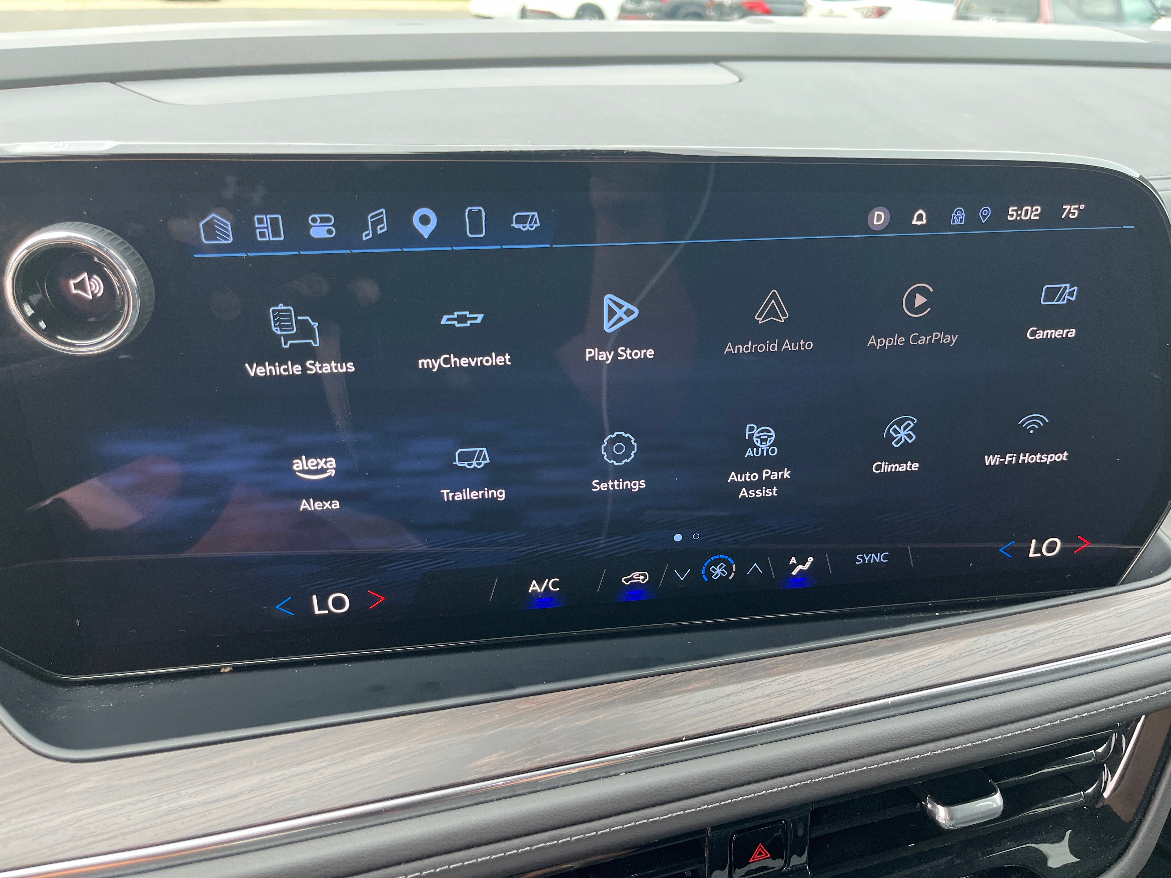 2025 Chevrolet Suburban LS