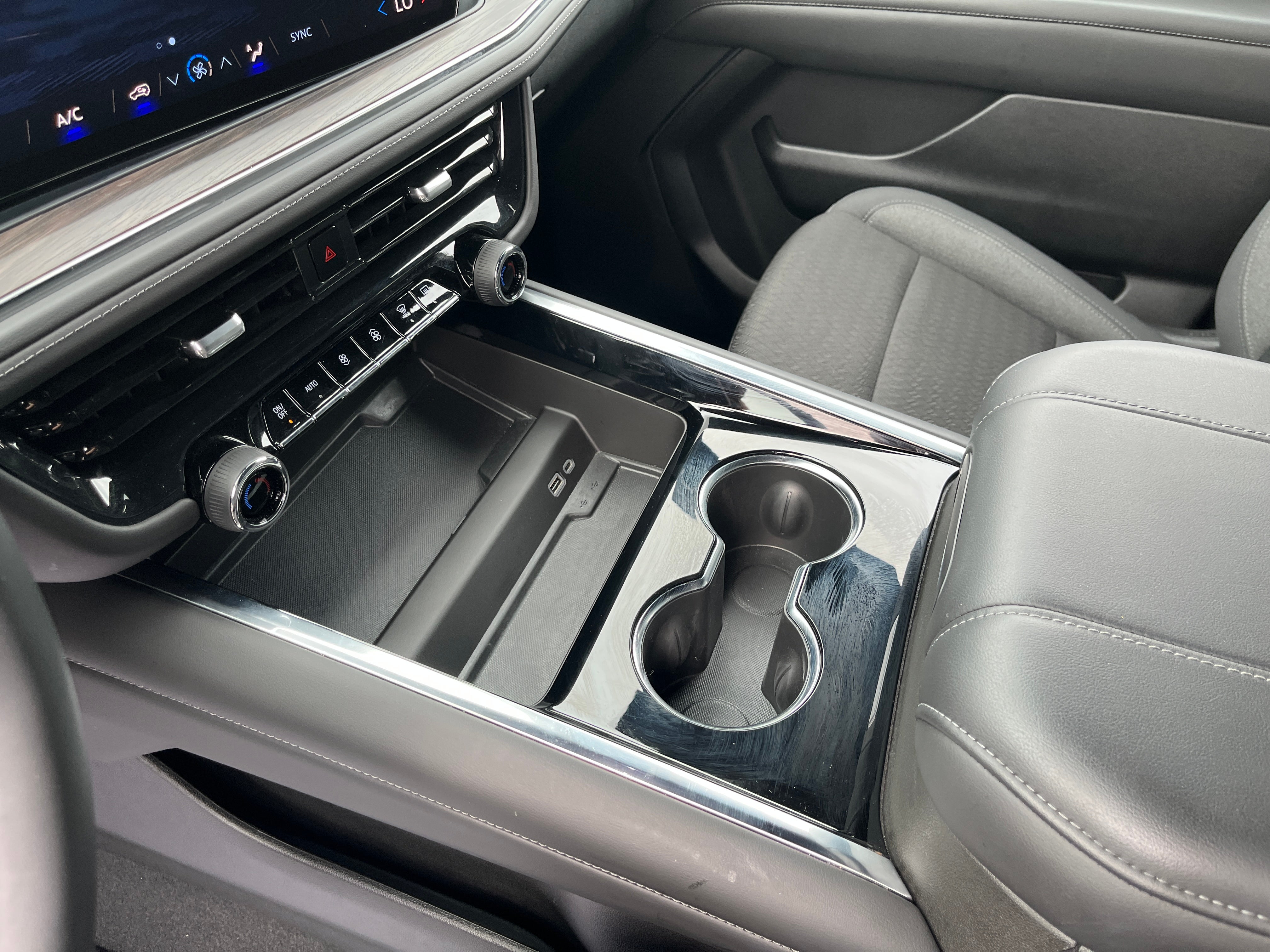 2025 Chevrolet Suburban LS
