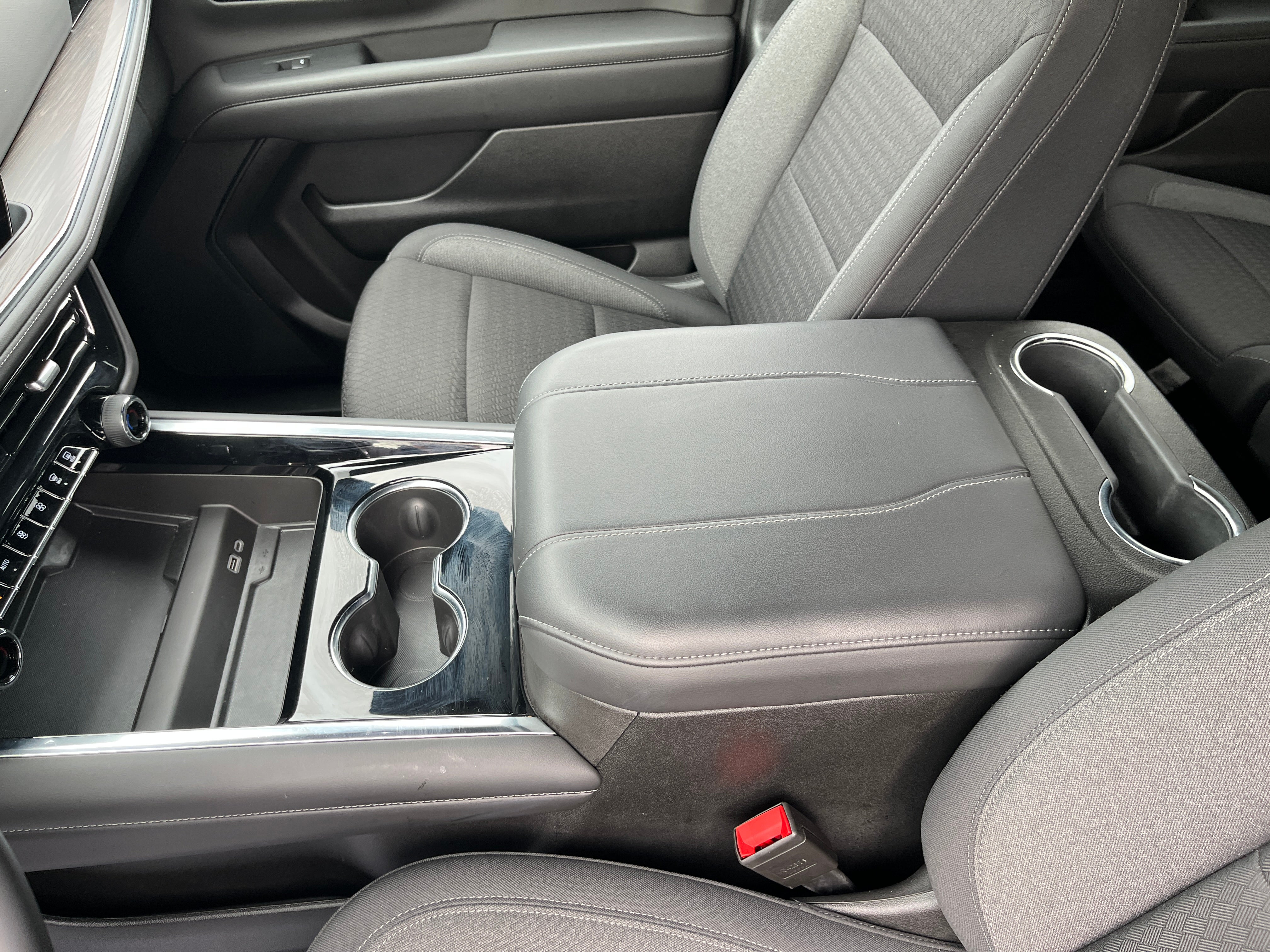 2025 Chevrolet Suburban LS