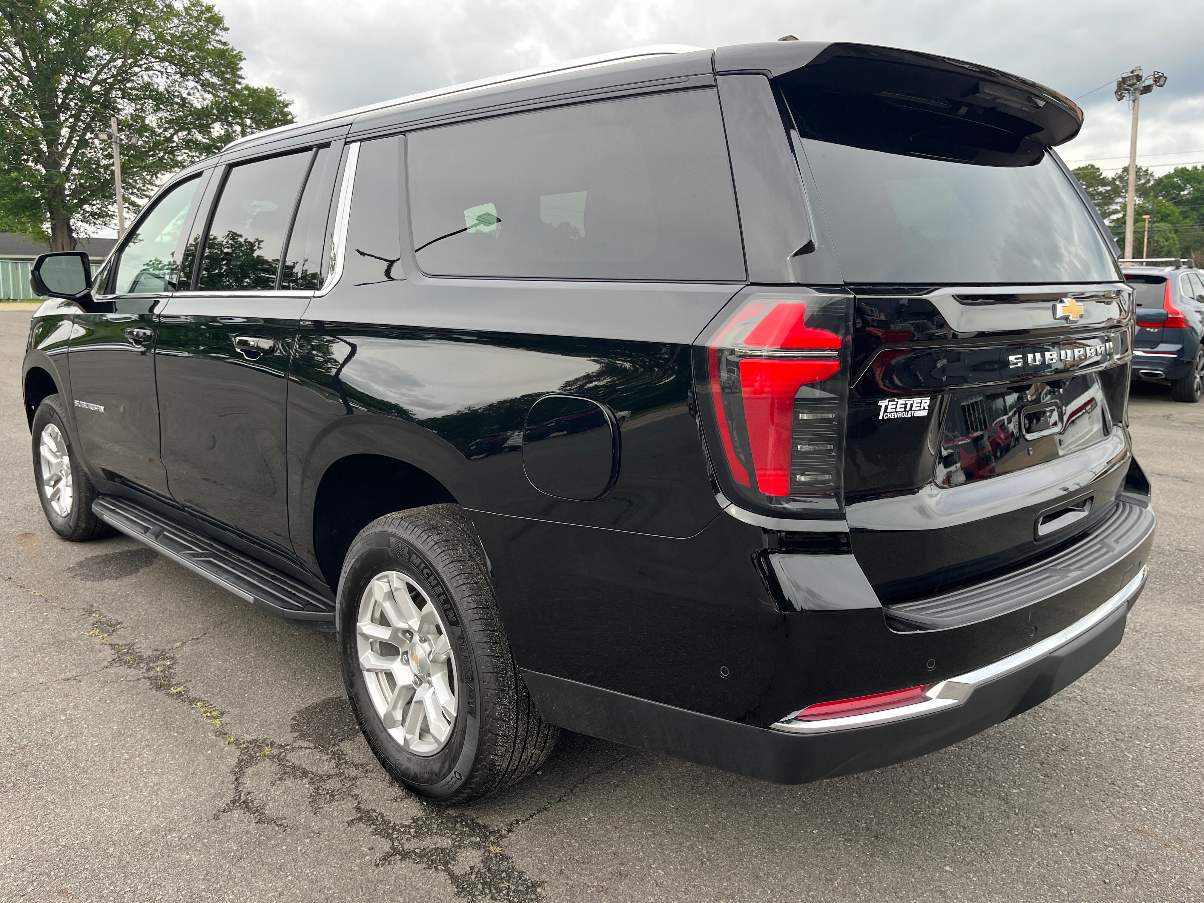 2025 Chevrolet Suburban LS