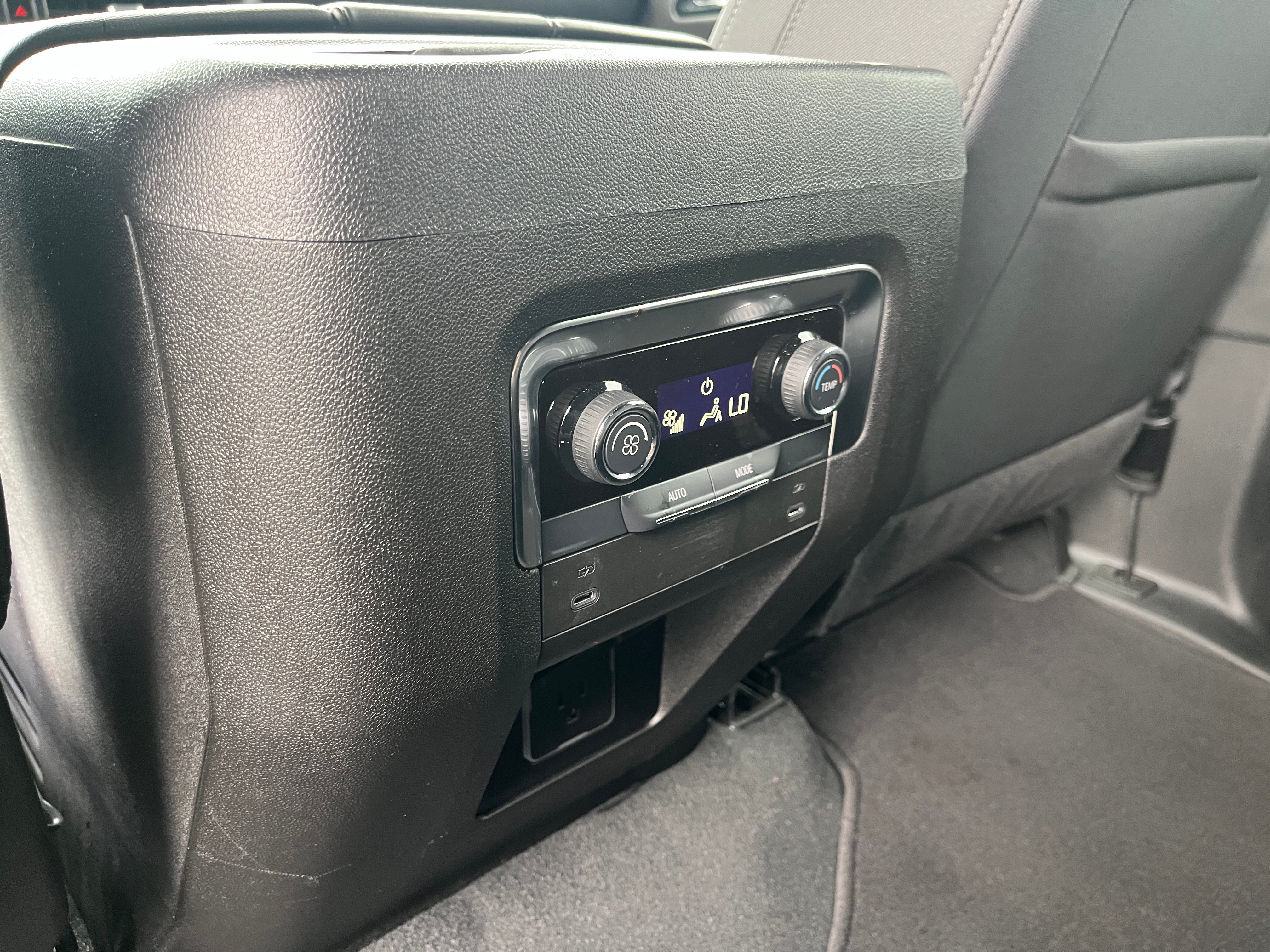2025 Chevrolet Suburban LS