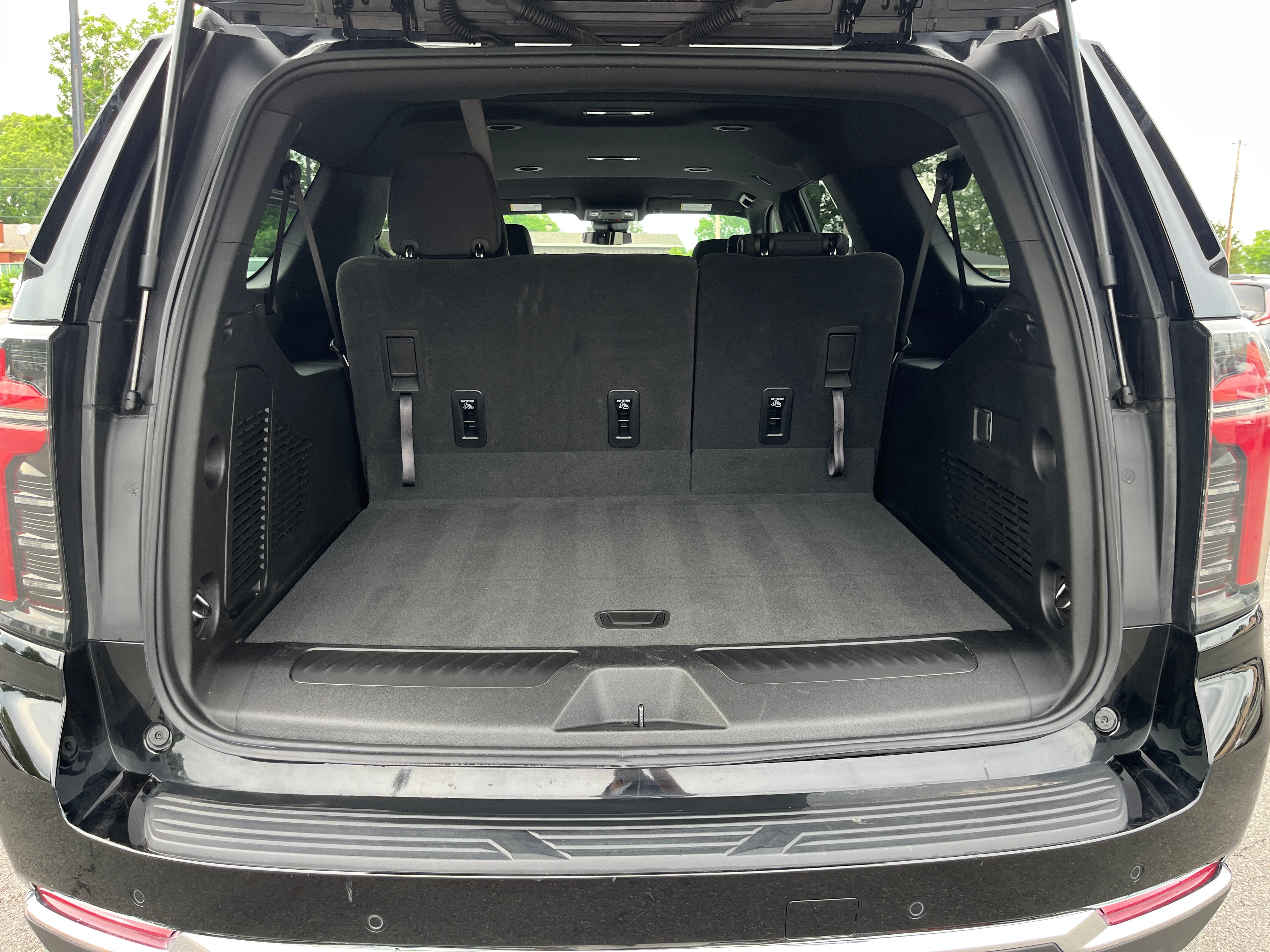 2025 Chevrolet Suburban LS