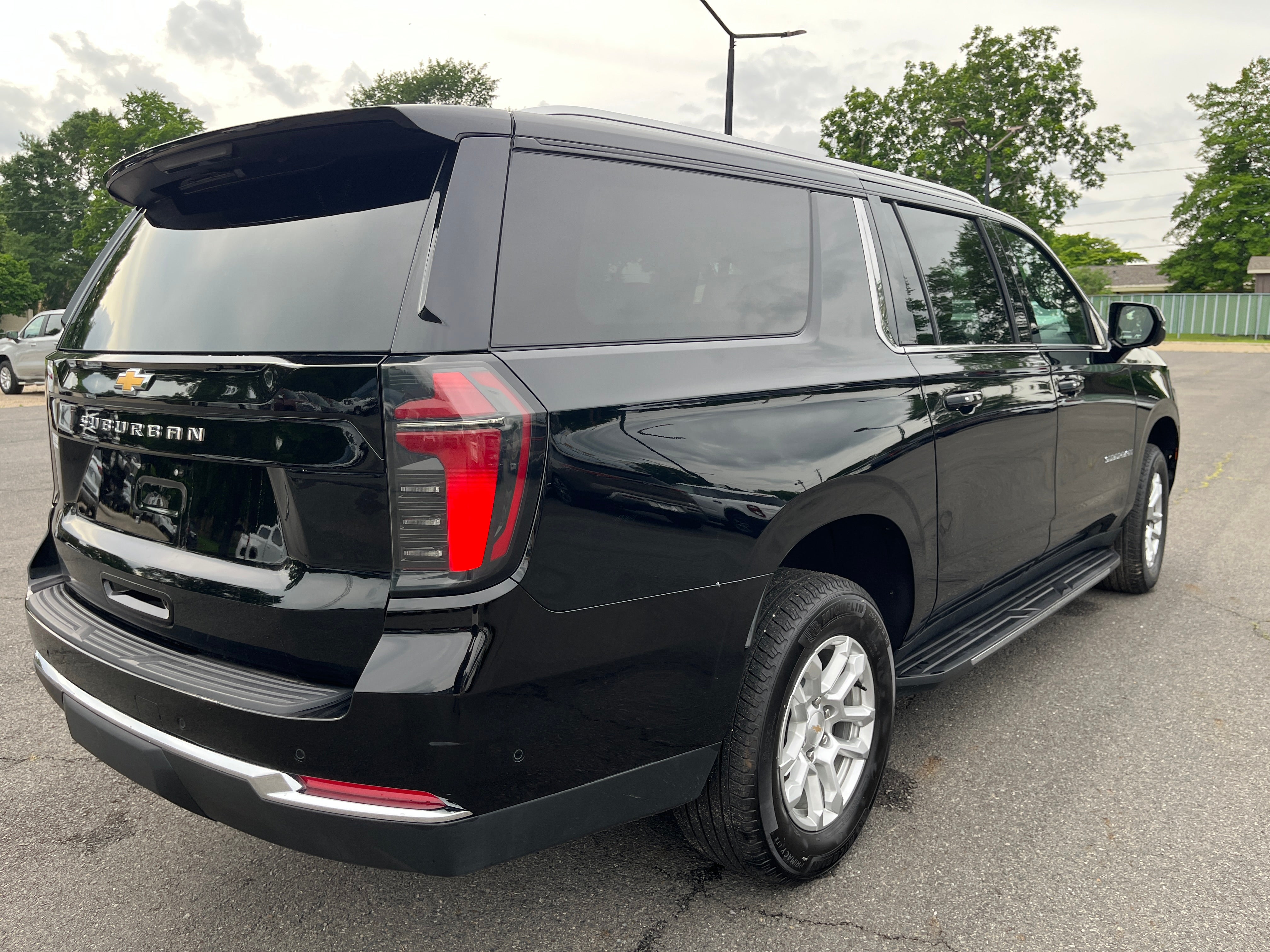 2025 Chevrolet Suburban LS